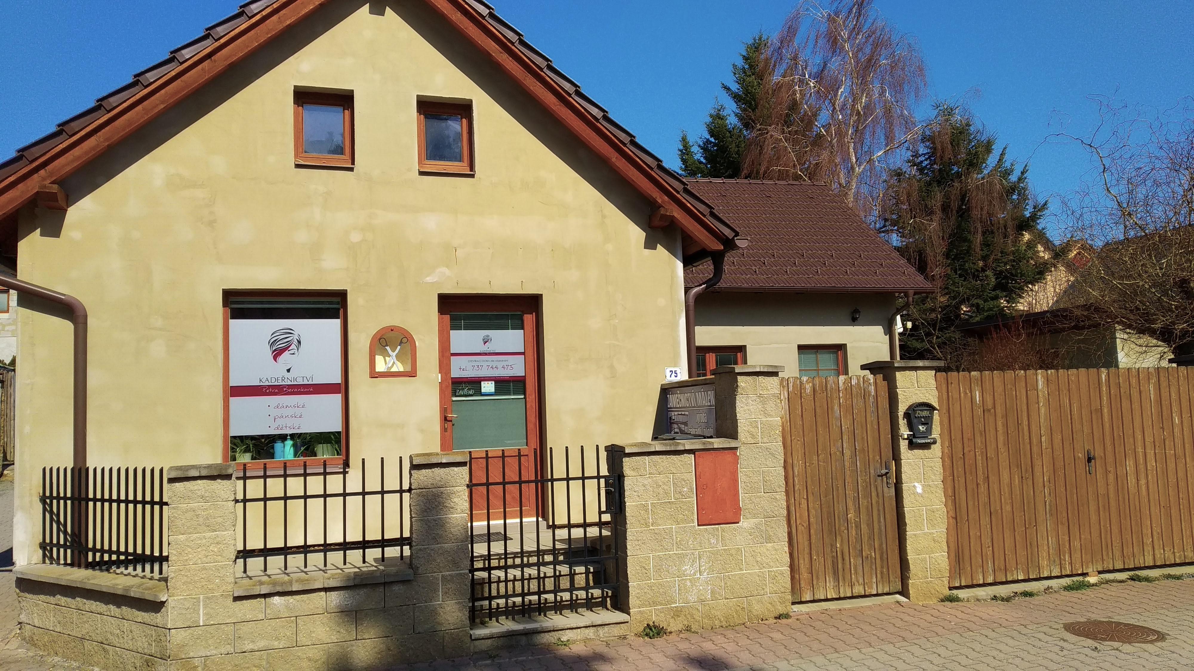 Kadeřnictví na rohu foto 5