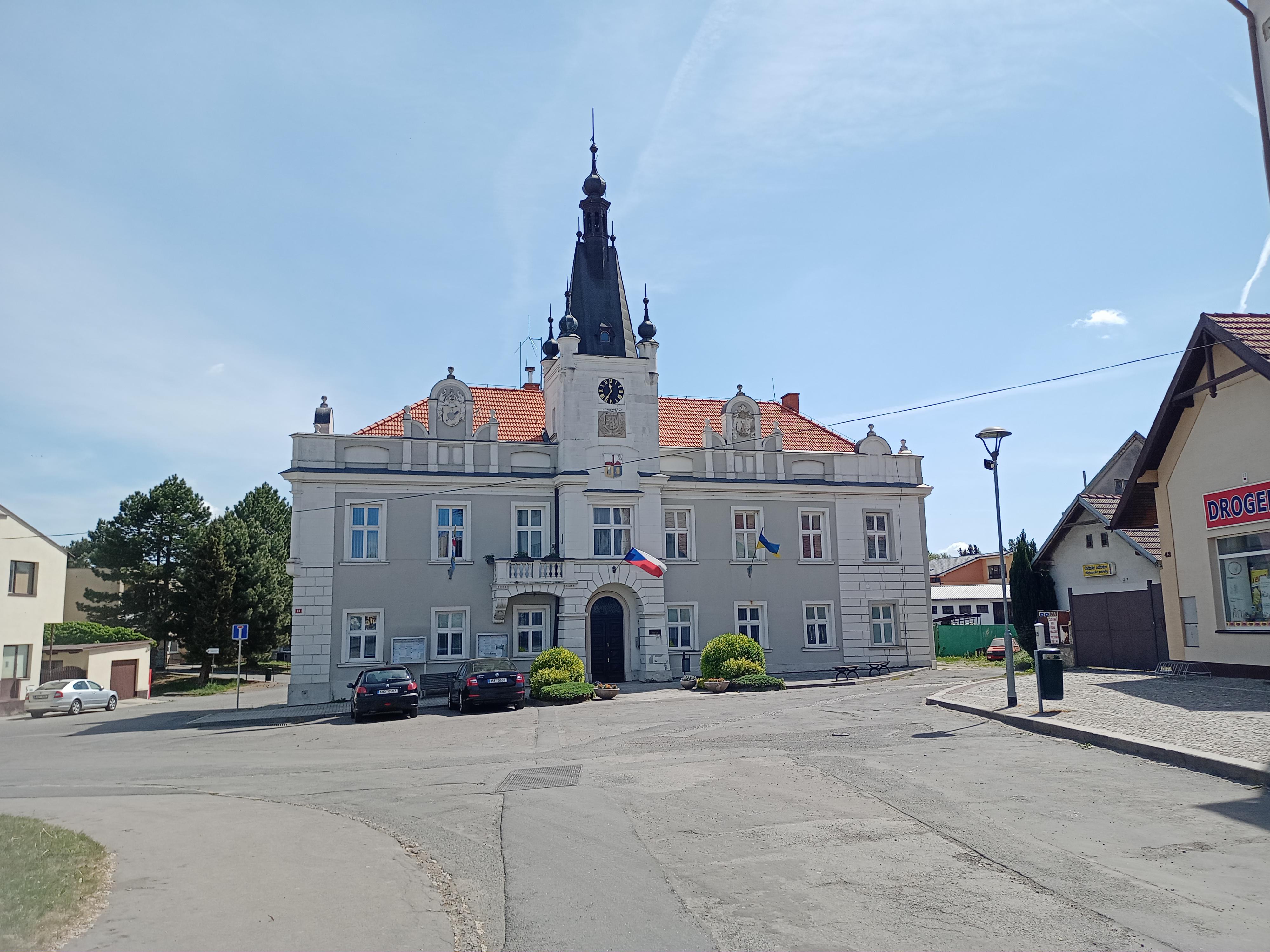 Pečky - městský úřad foto 2