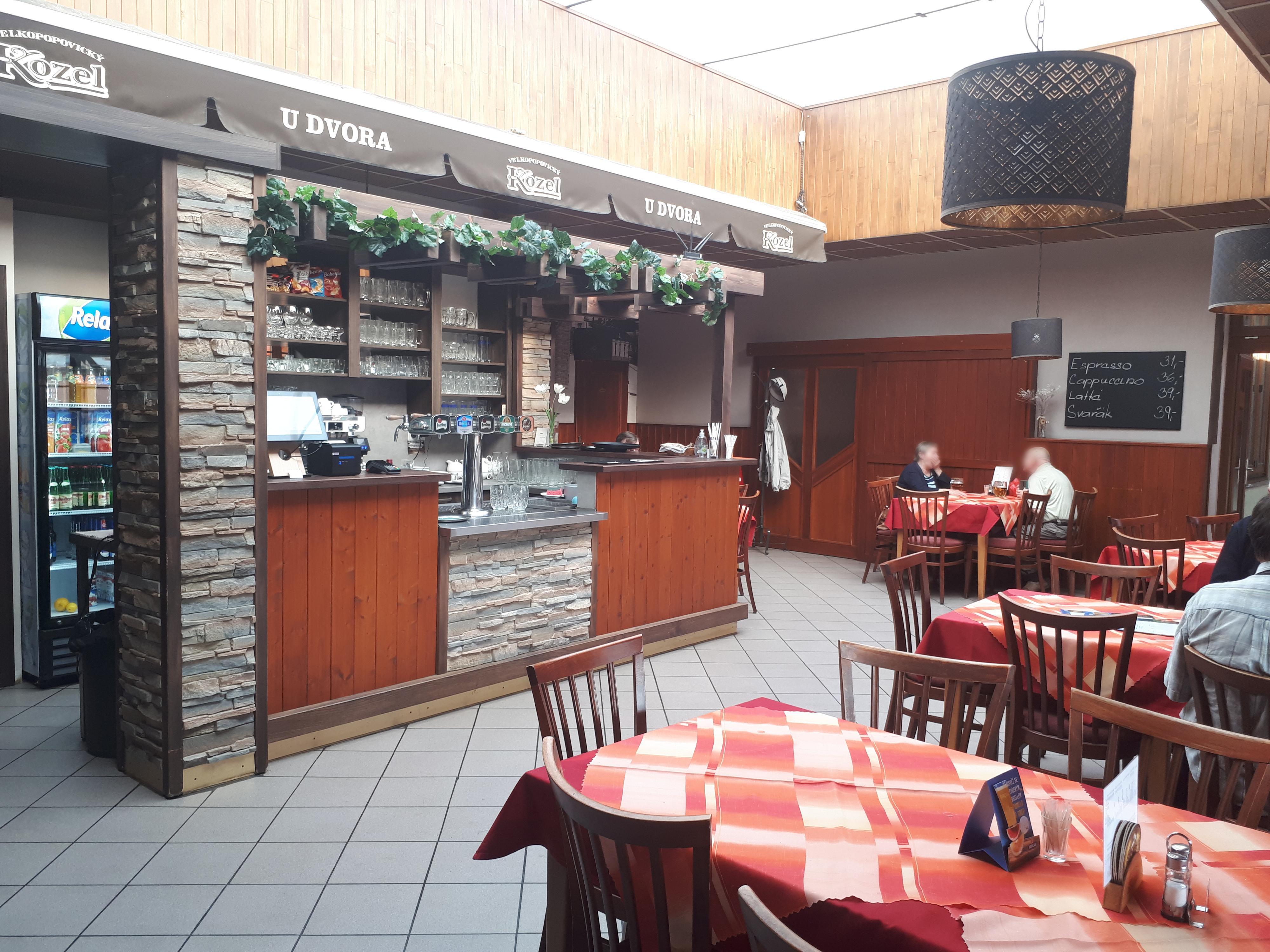 Restaurace U Dvora foto 6
