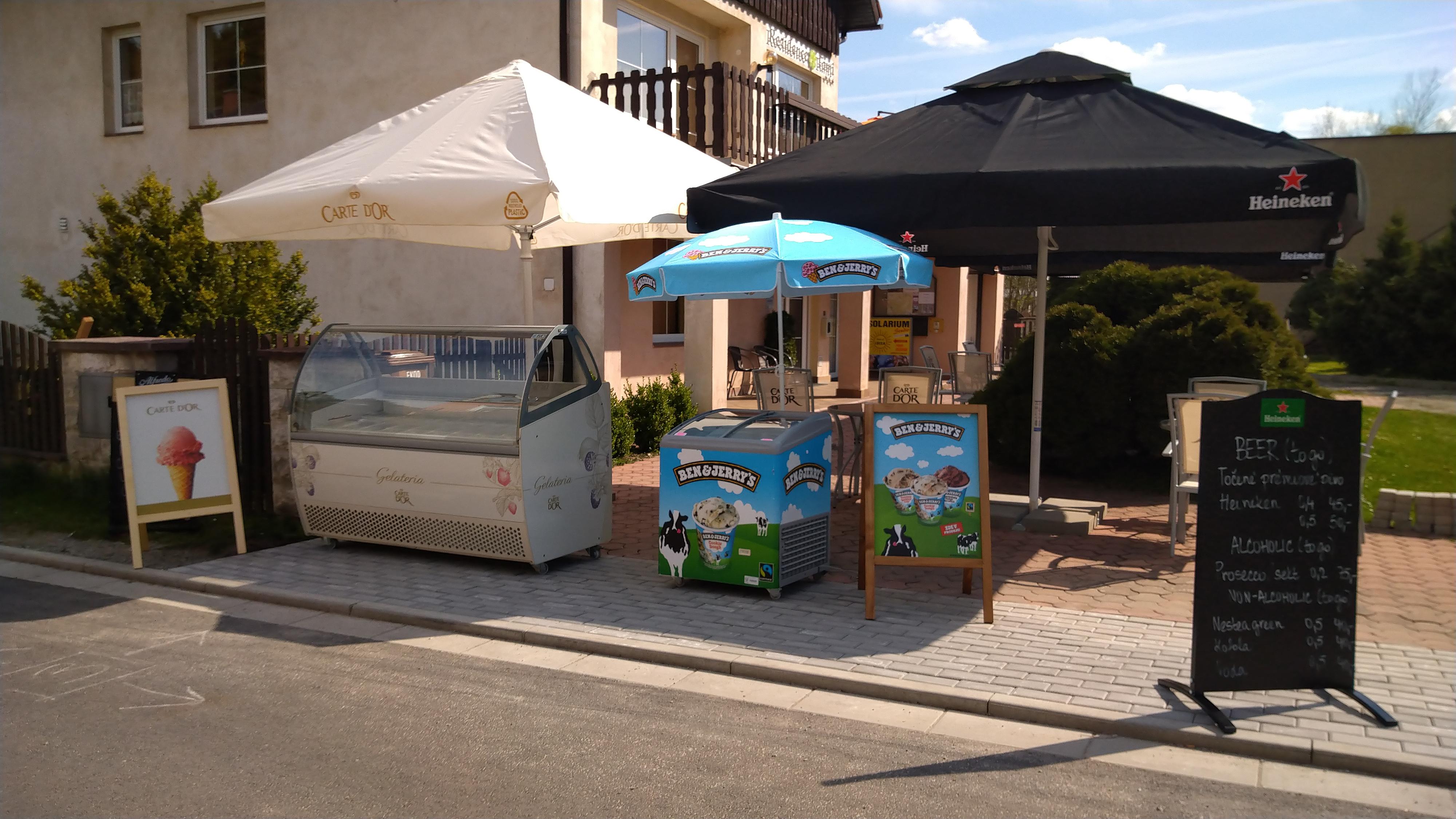 Prodej zmrzliny Ben & Jerry’s a pizza foto 3