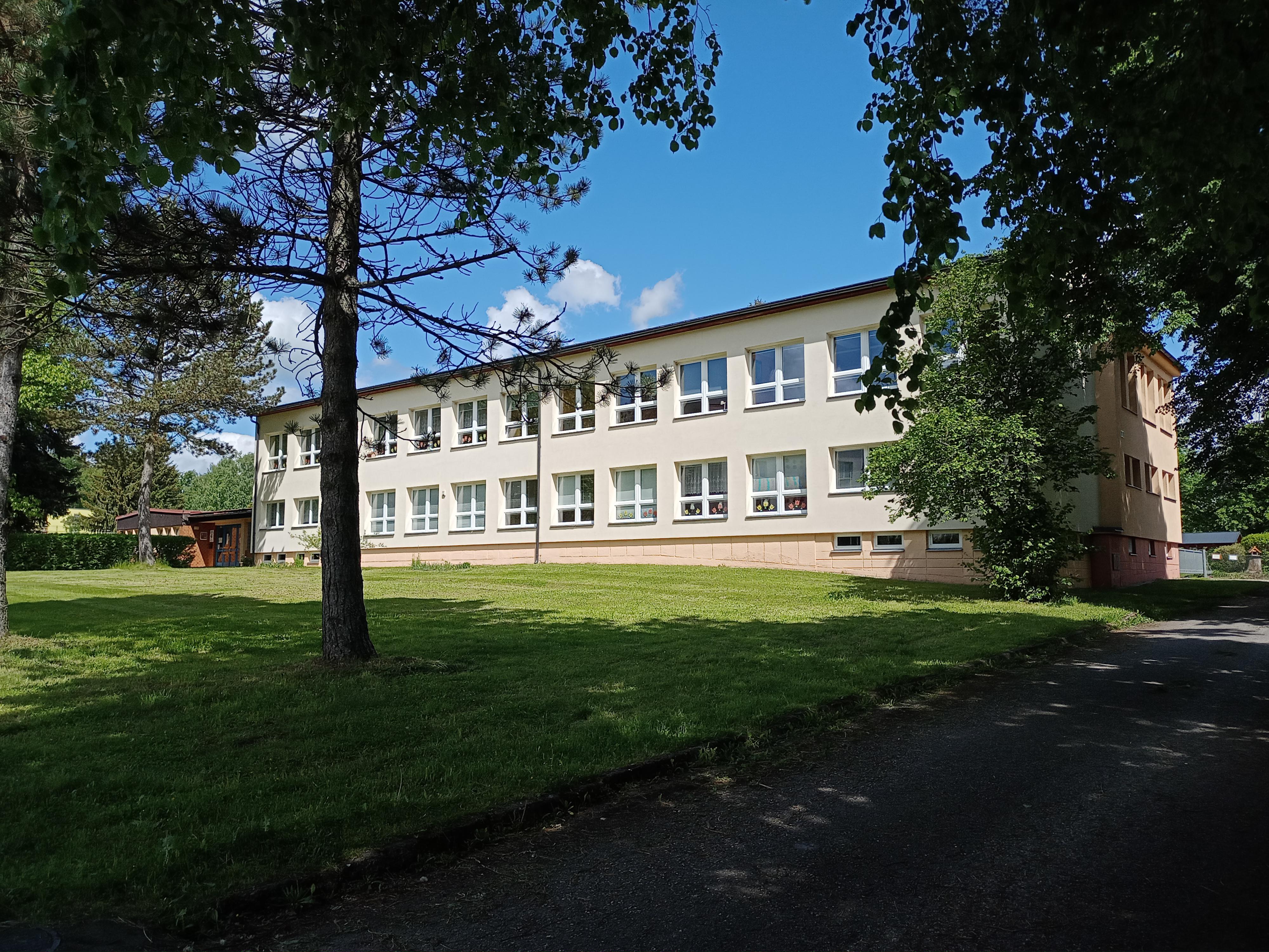 Základní škola a Mateřská škola, Radvanice, okres Trutnov foto 2