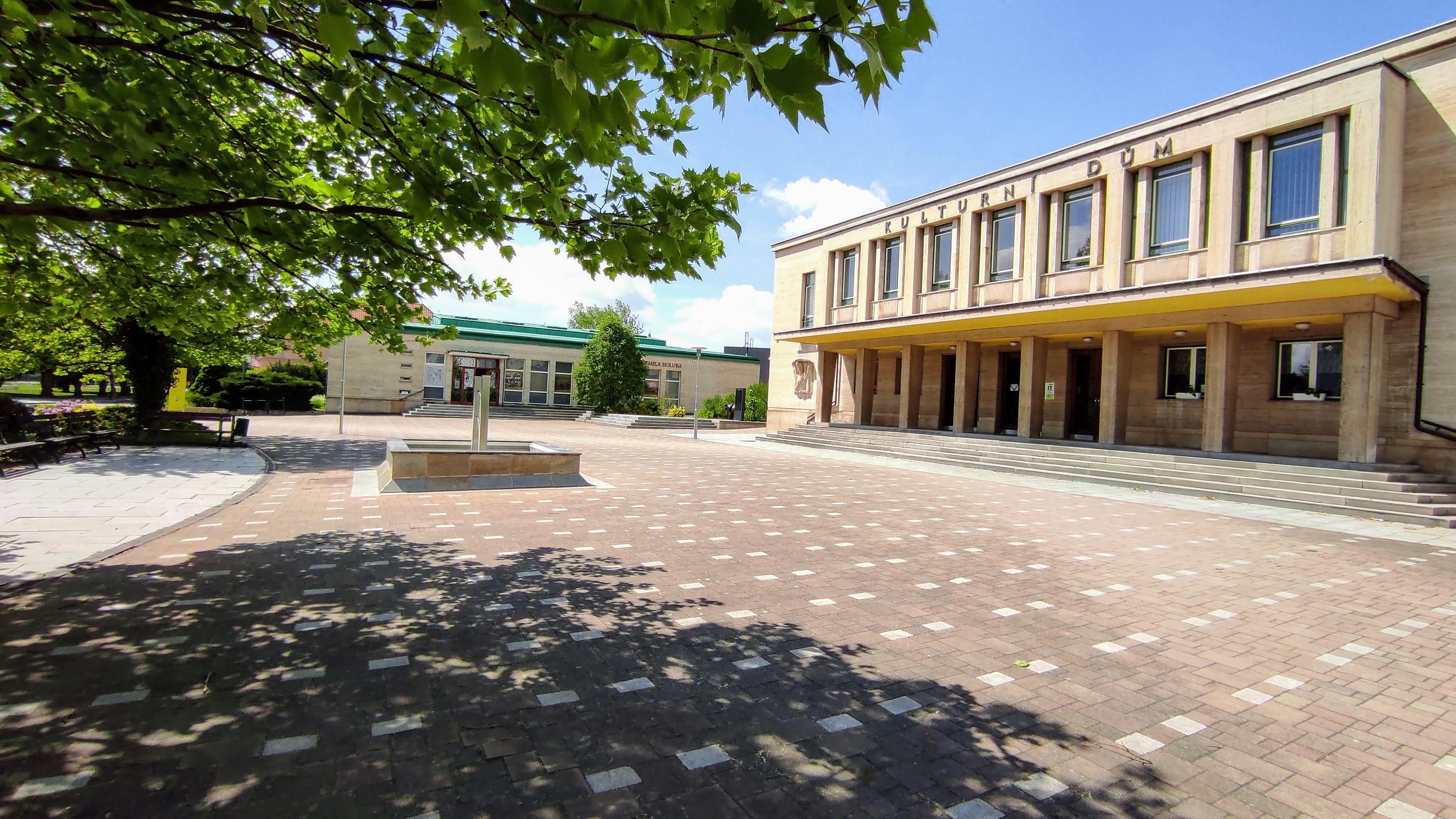 Kulturní dům města Holic foto 3