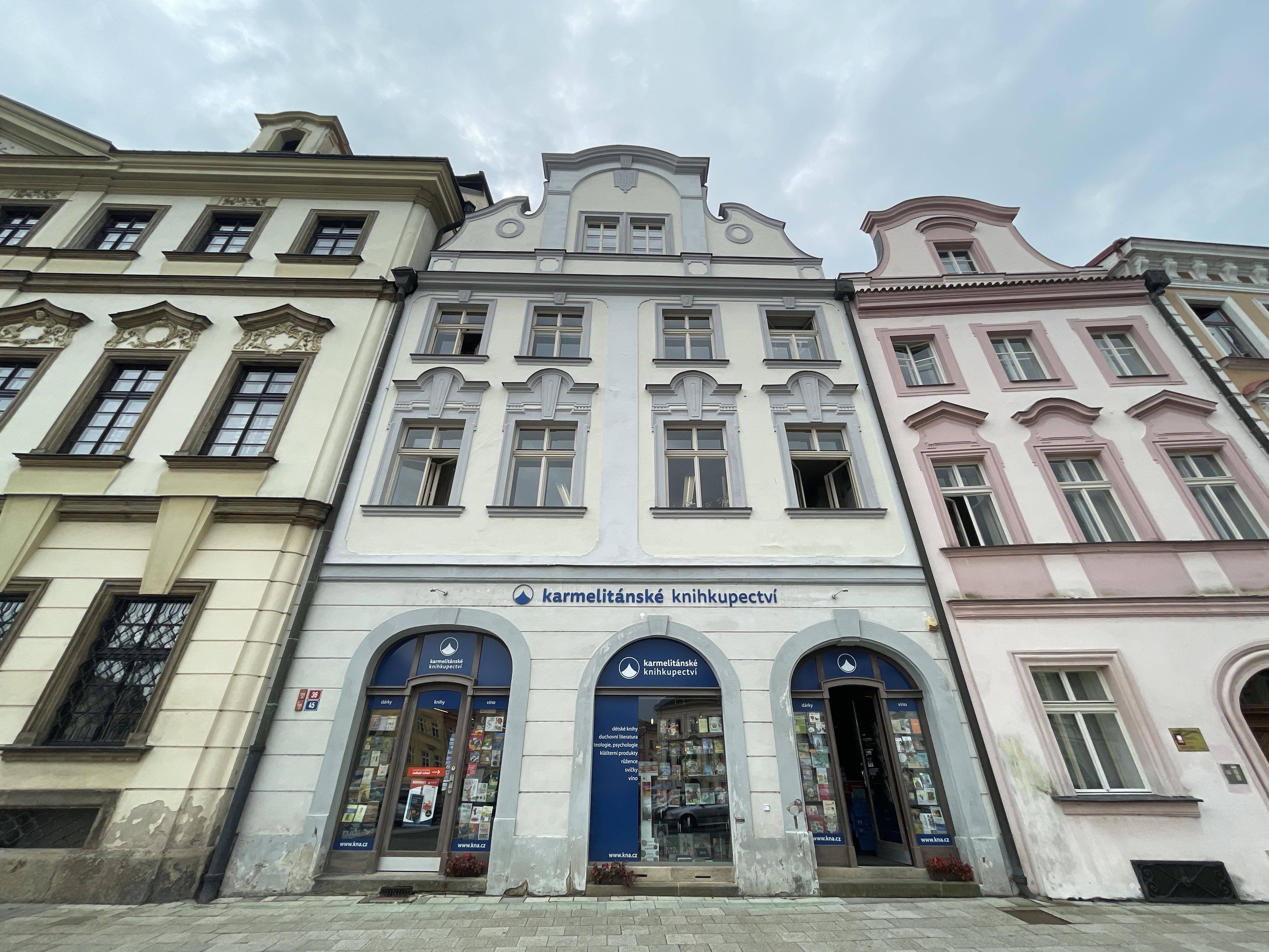 Karmelitánské knihkupectví foto 2