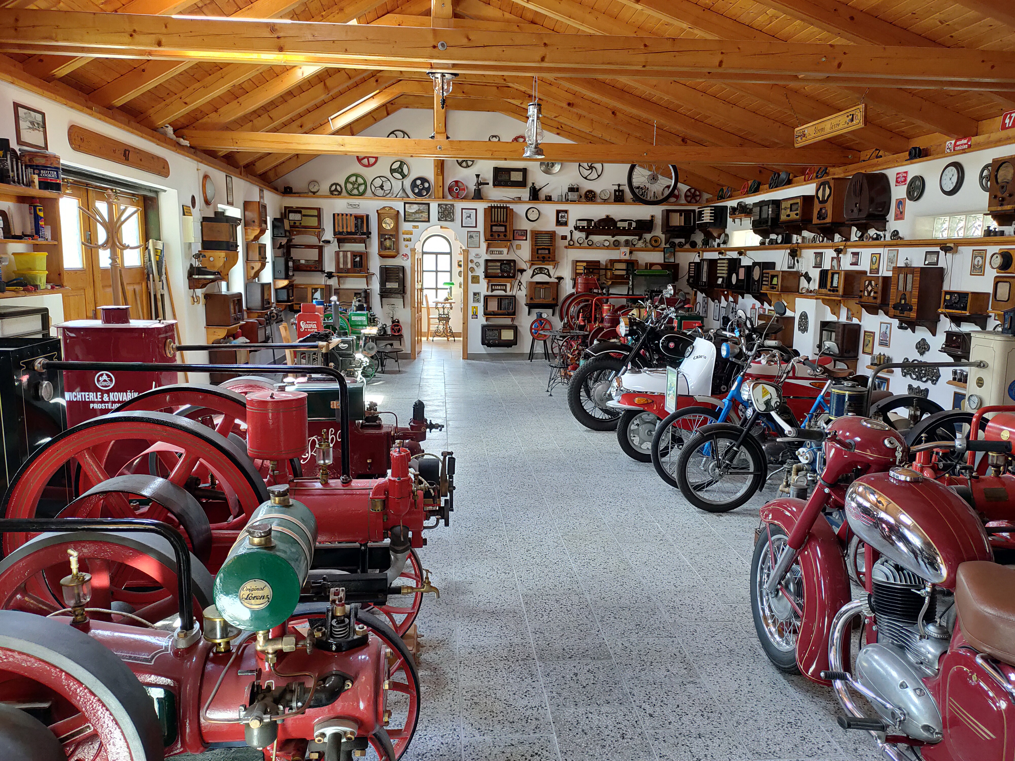 Muzeum historických rádií a stabilních motorů foto 2