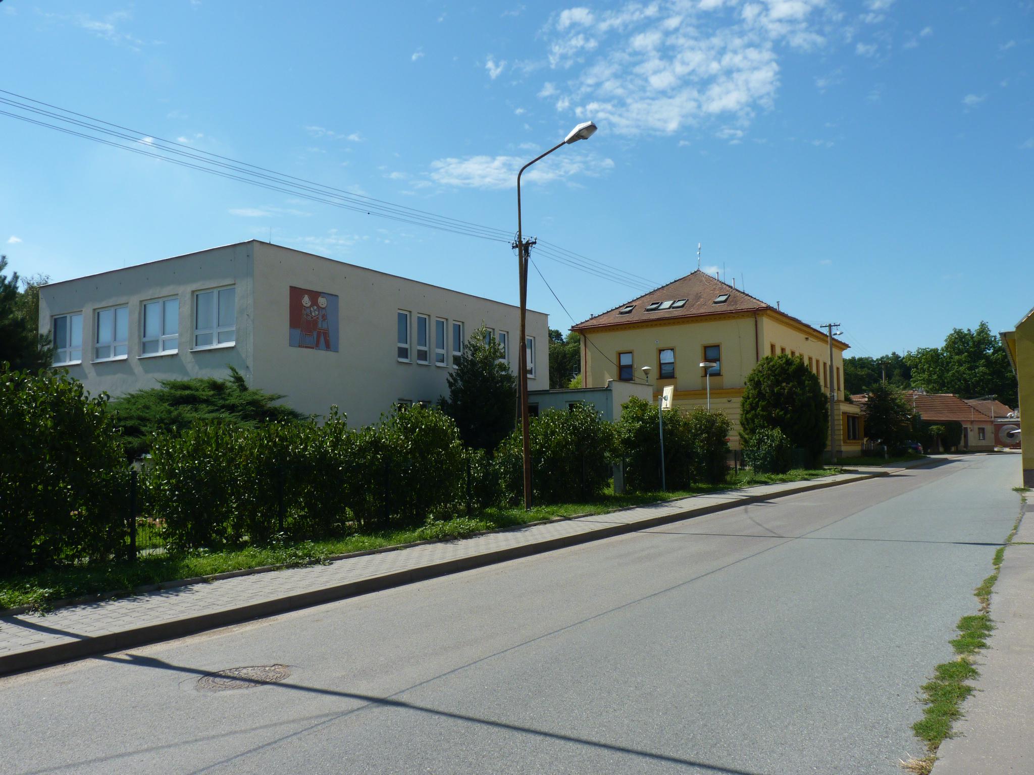 ZŠ a MŠ Ivančice - Němčice,  Tovární foto 2