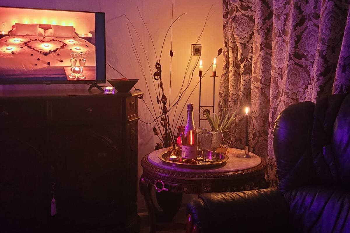 Eroticke masaze - Red Massage