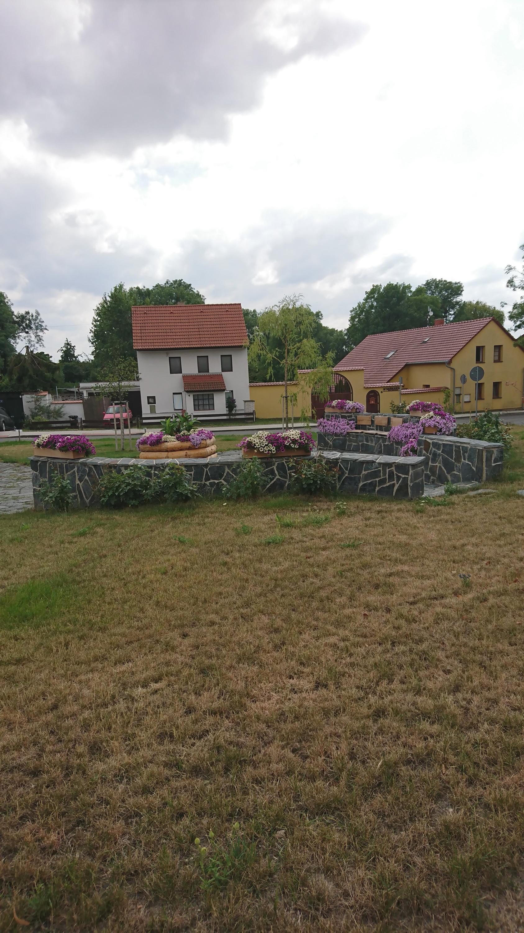 Ctiněves - obecní úřad foto 5