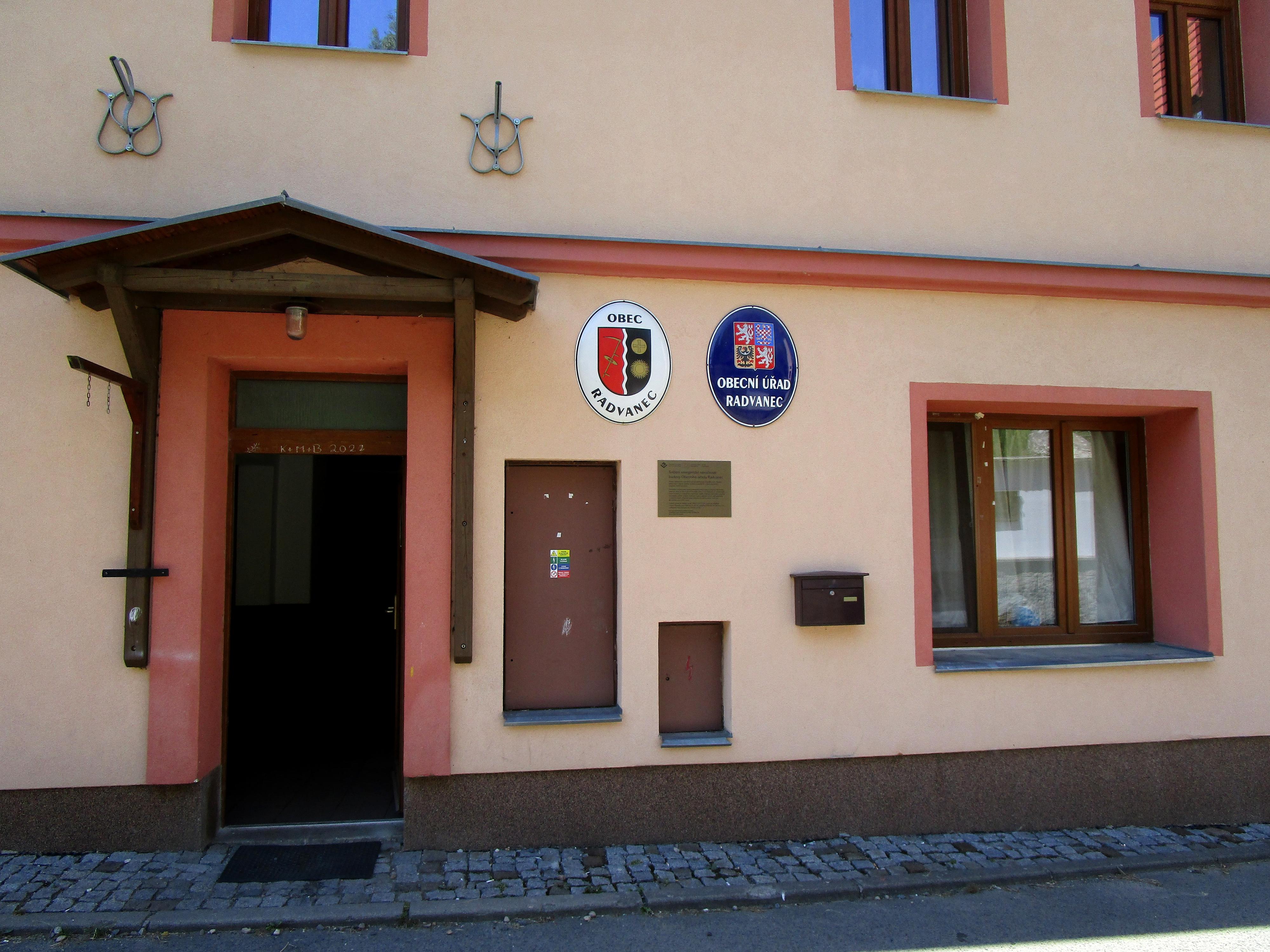 Radvanec - obecní úřad foto 2