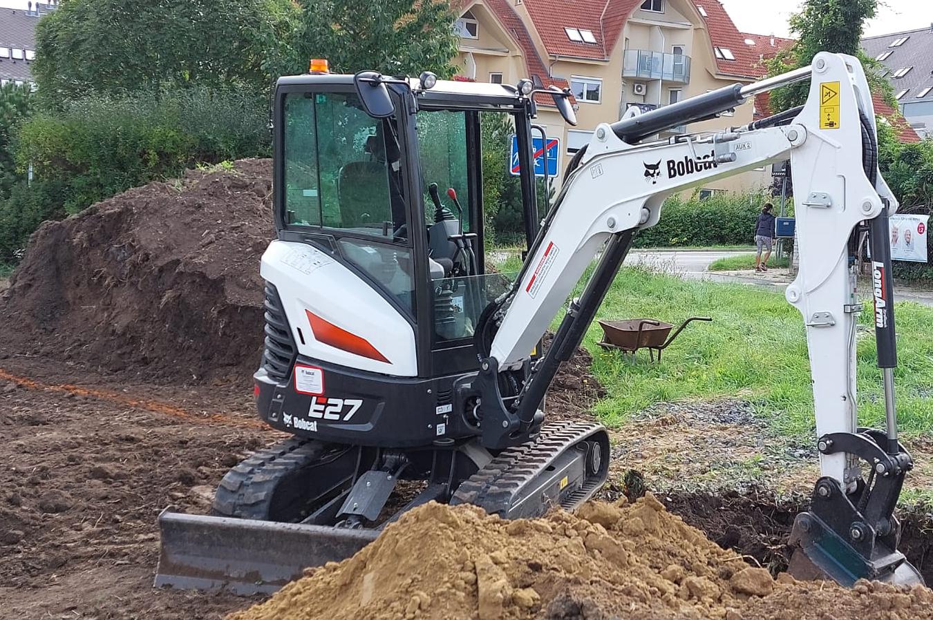 Kopání bazénu v tvrdém či miniprostorech den, dva