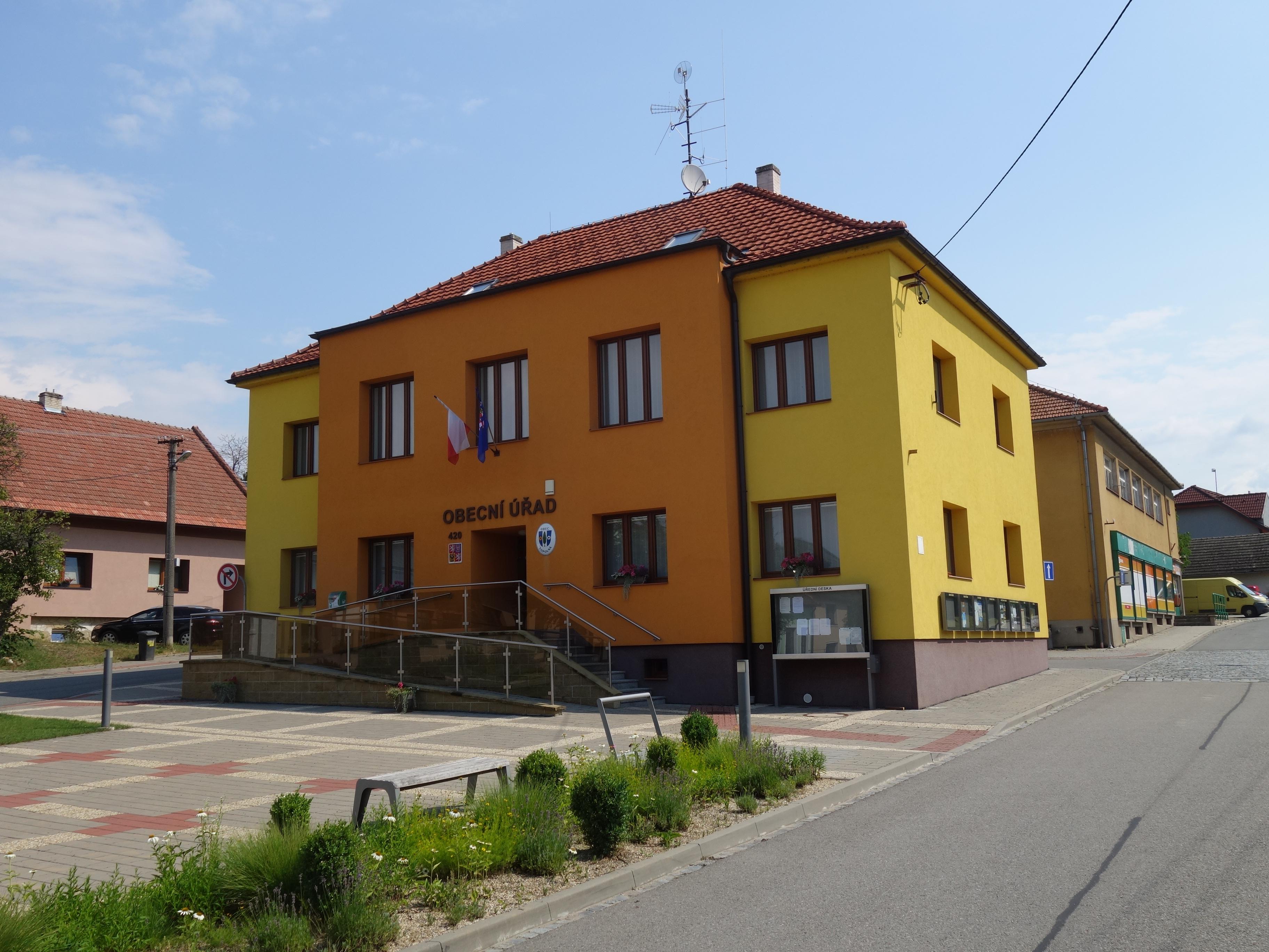Topolná - obecní úřad foto 4