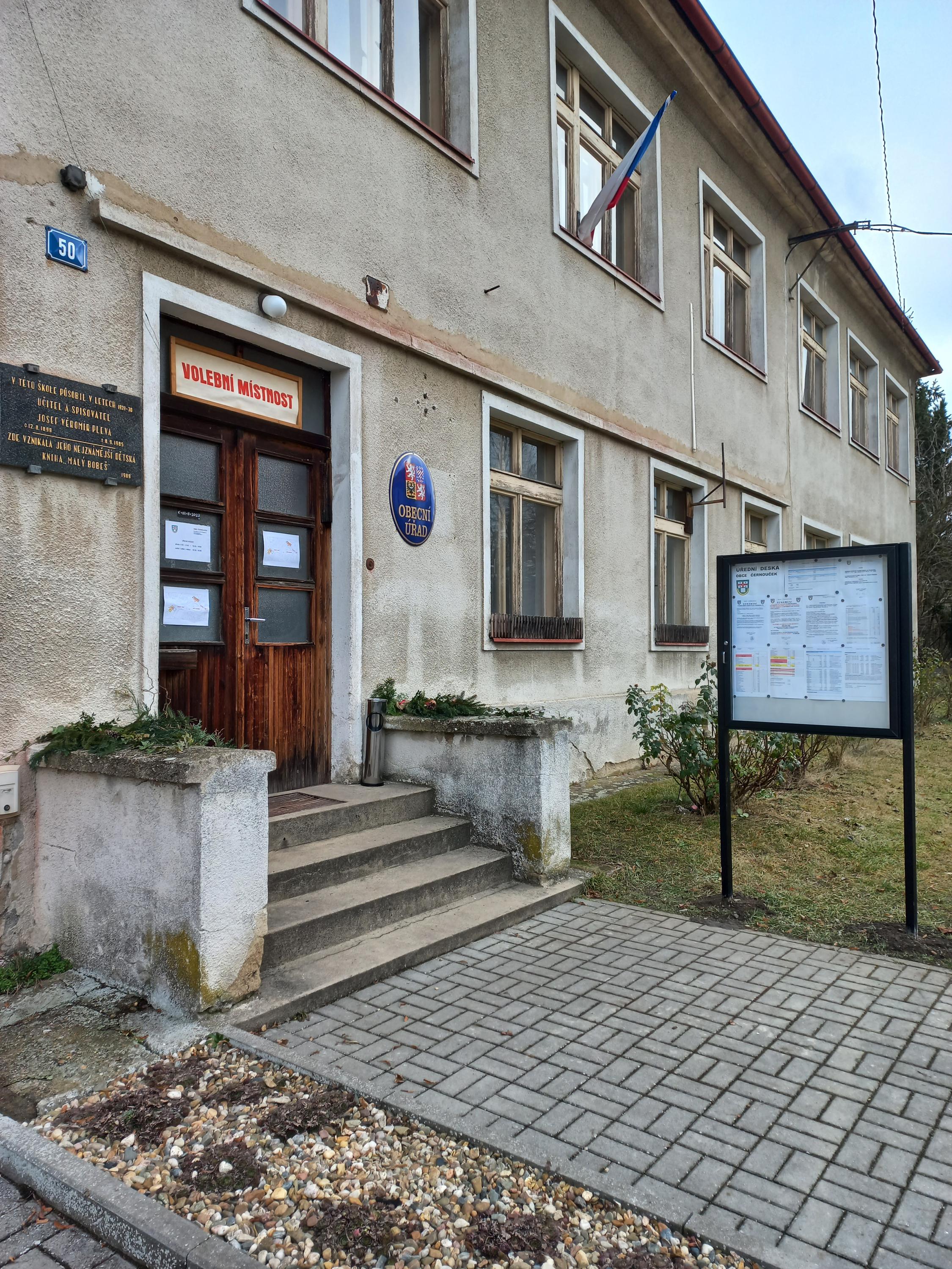 Černouček - obecní úřad foto 4
