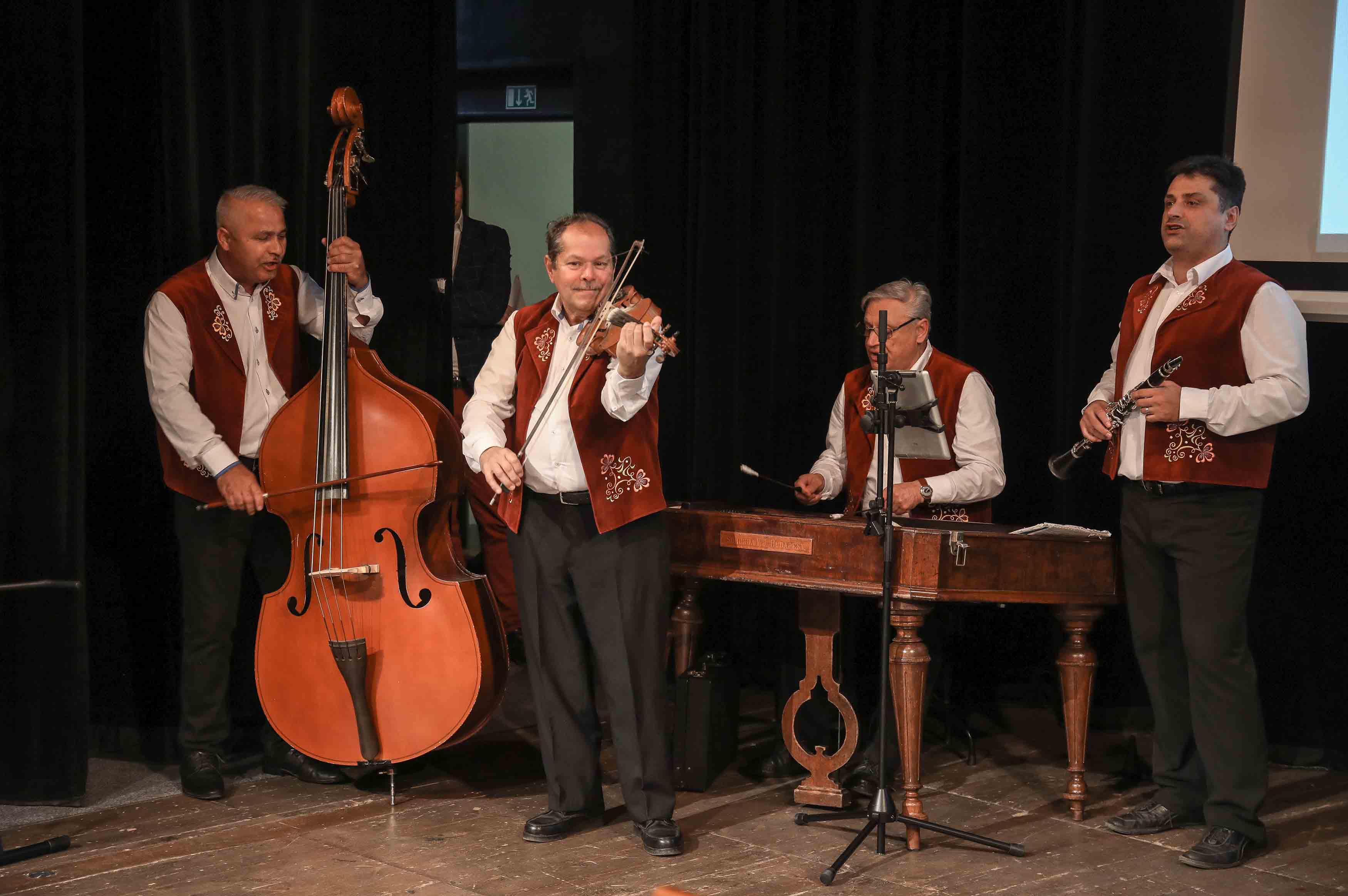 Cimbálová muzika Miroslava Kotlára