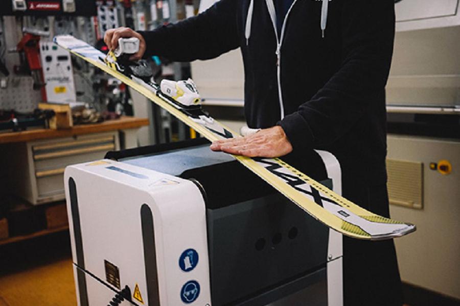 Servis lyží, běžek a snowboardů