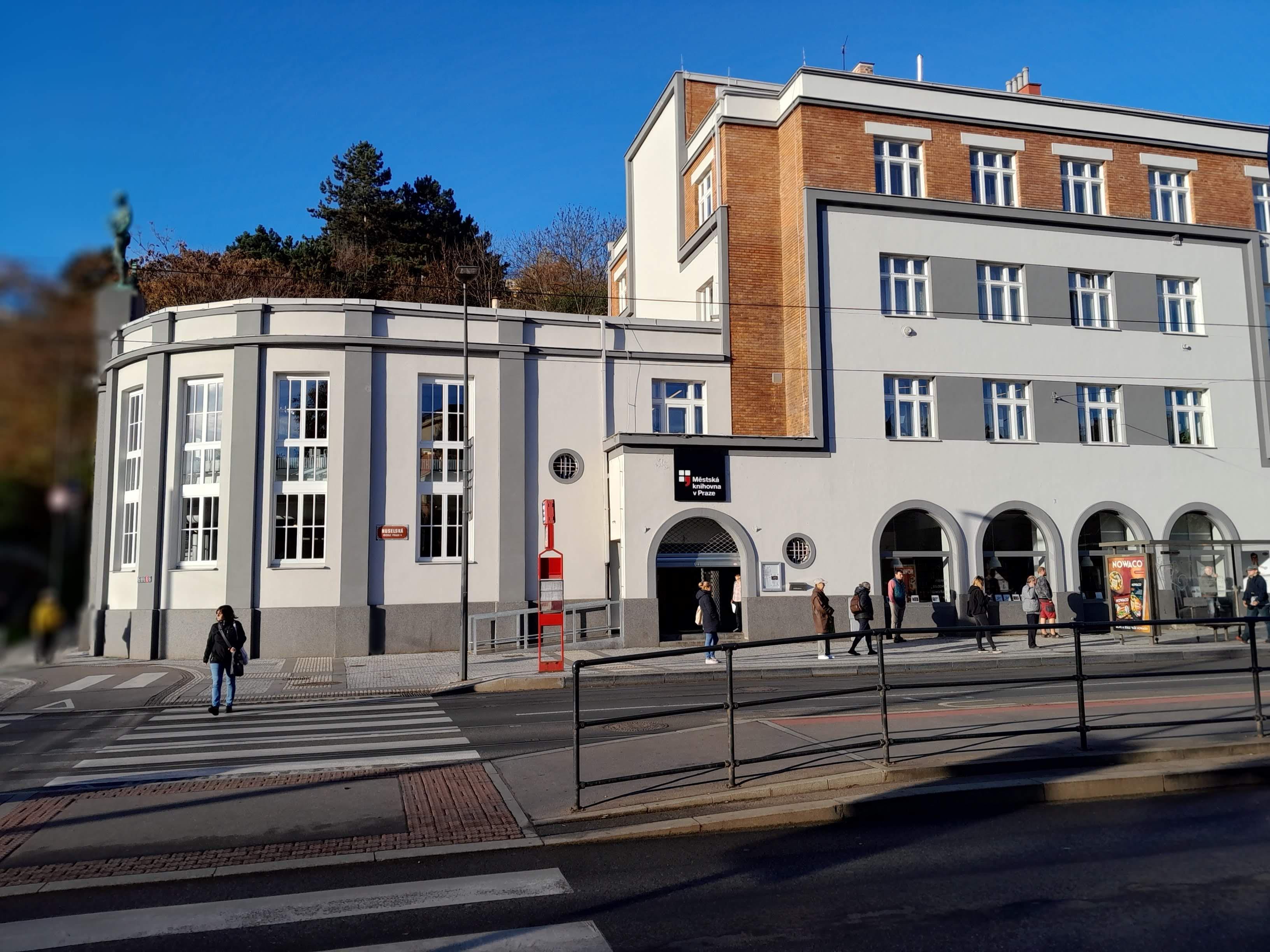 Městská knihovna v Praze - Jezerka foto 6