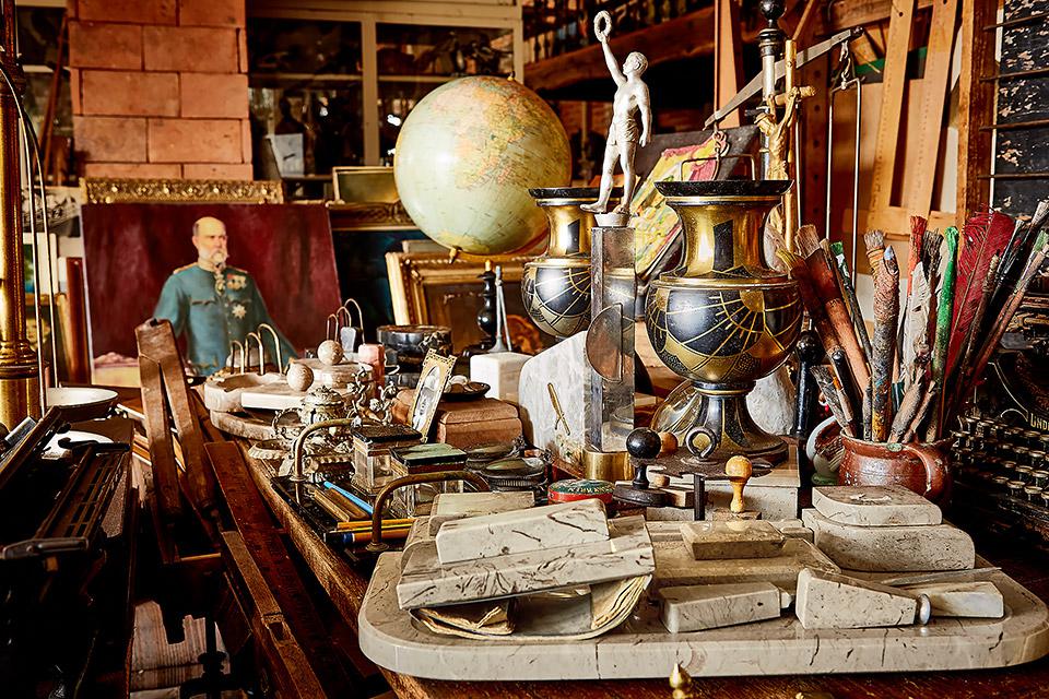 Propscom - půjčovna filmových rekvizit foto 5