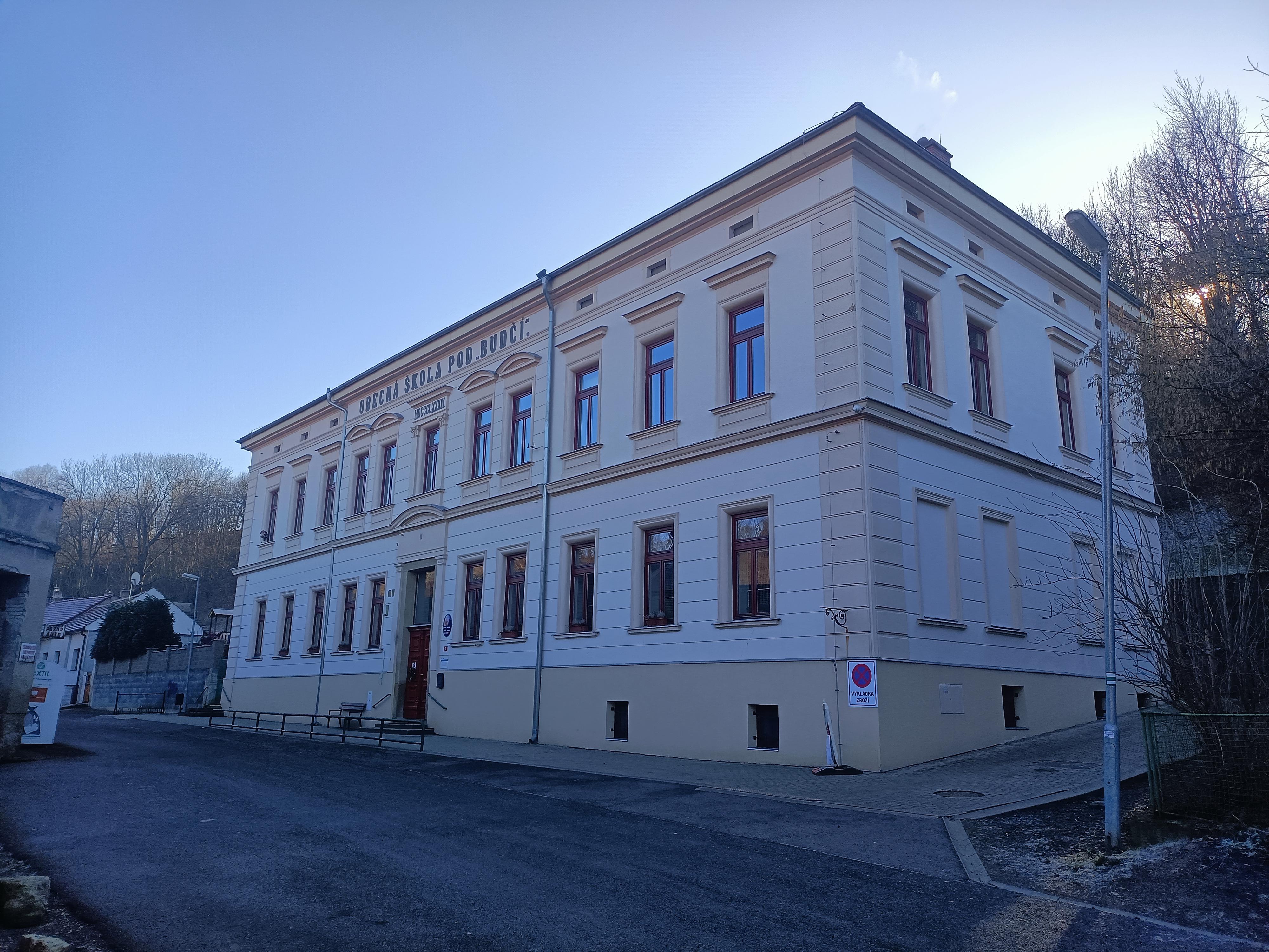 ZŠ a MŠ Pod Budčí, Zákolany foto 2