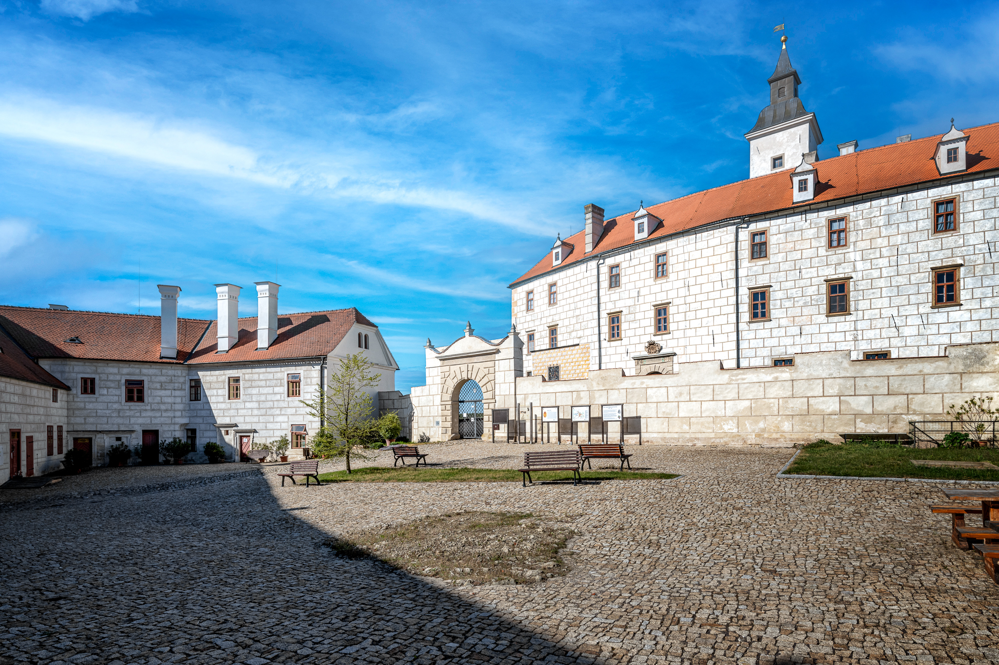 Starý zámek v Jevišovicích foto 6