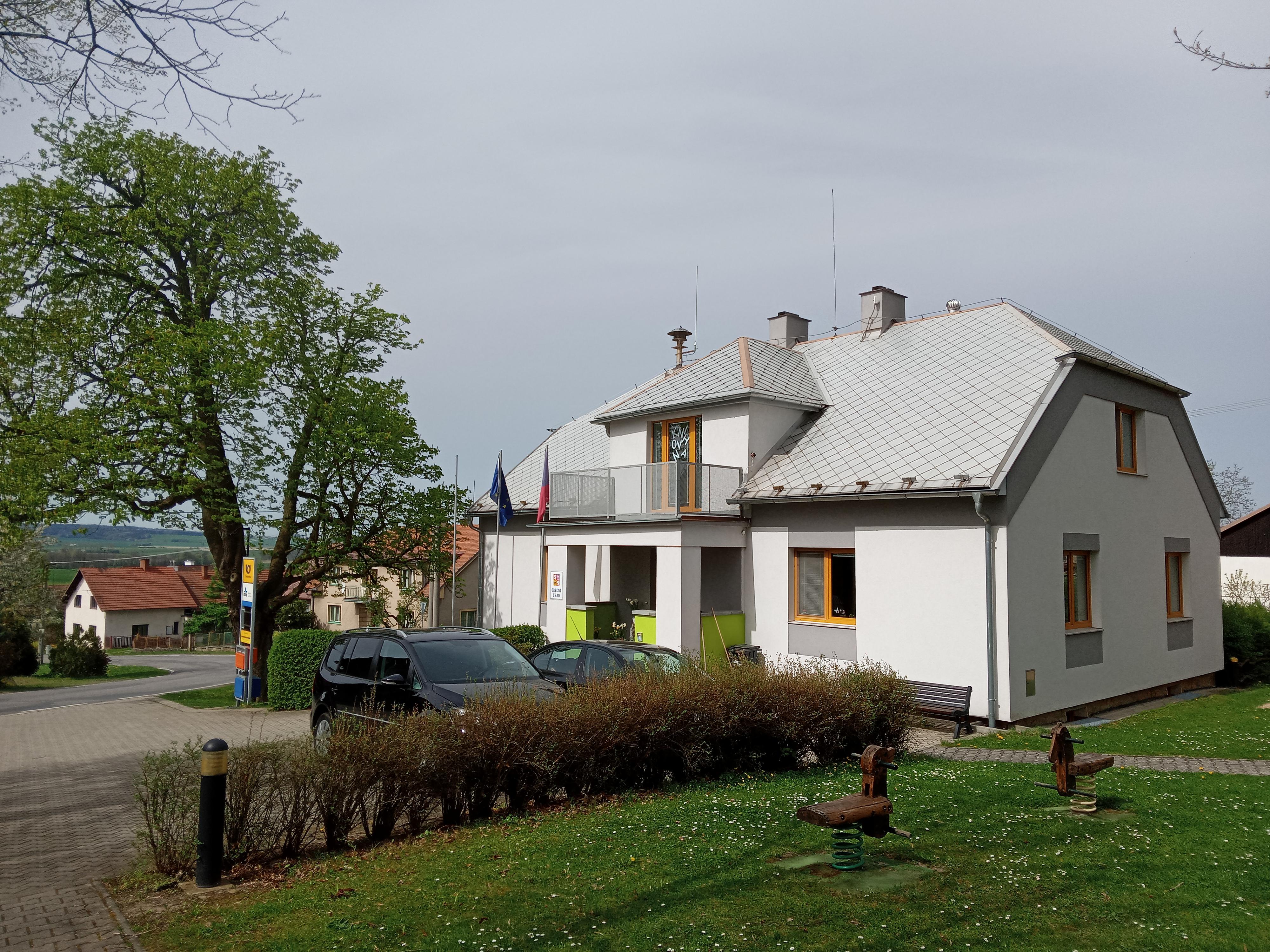 Bílý Újezd - obecní úřad foto 3