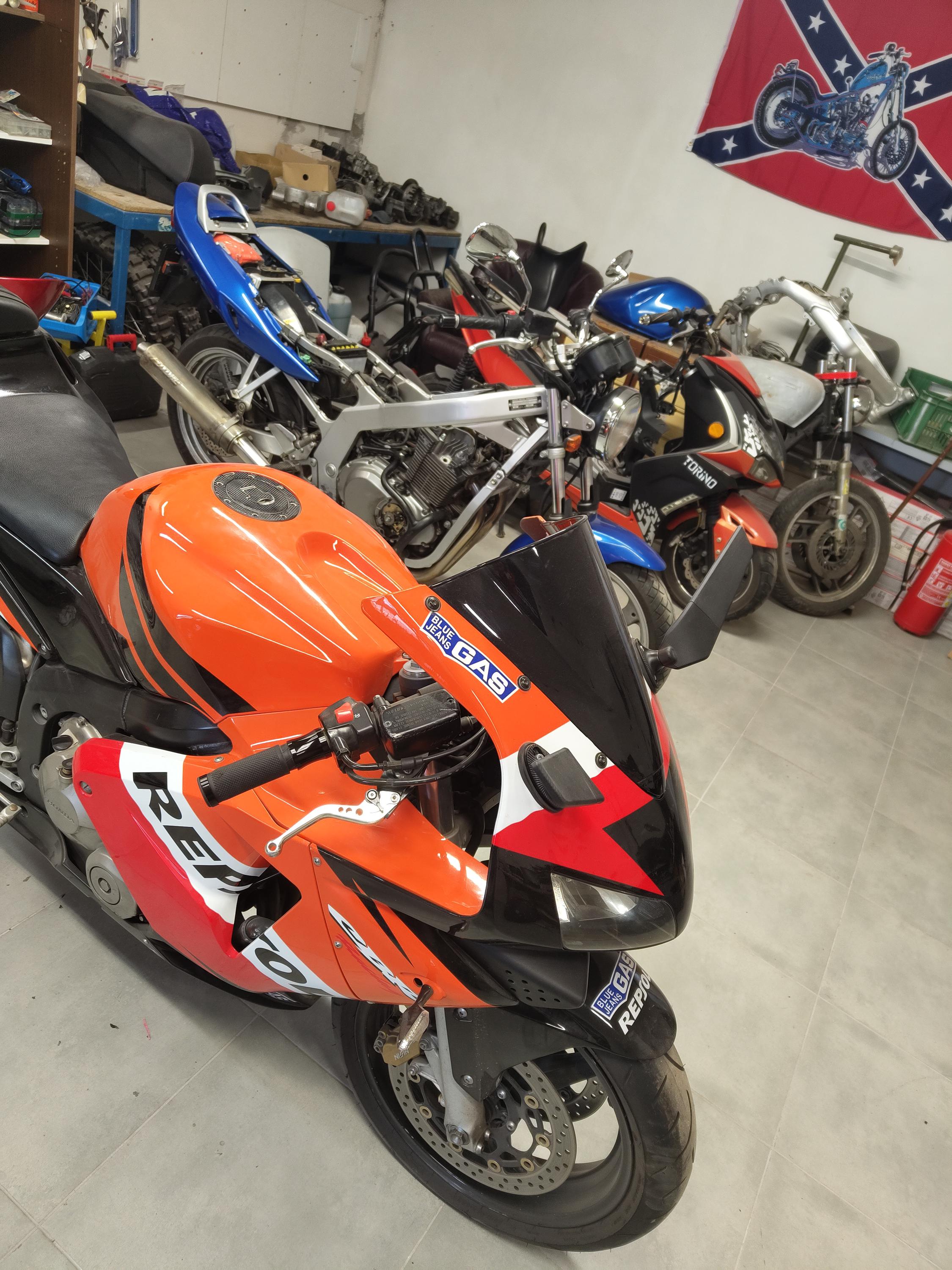 DAEMONS Moto Custom foto 4
