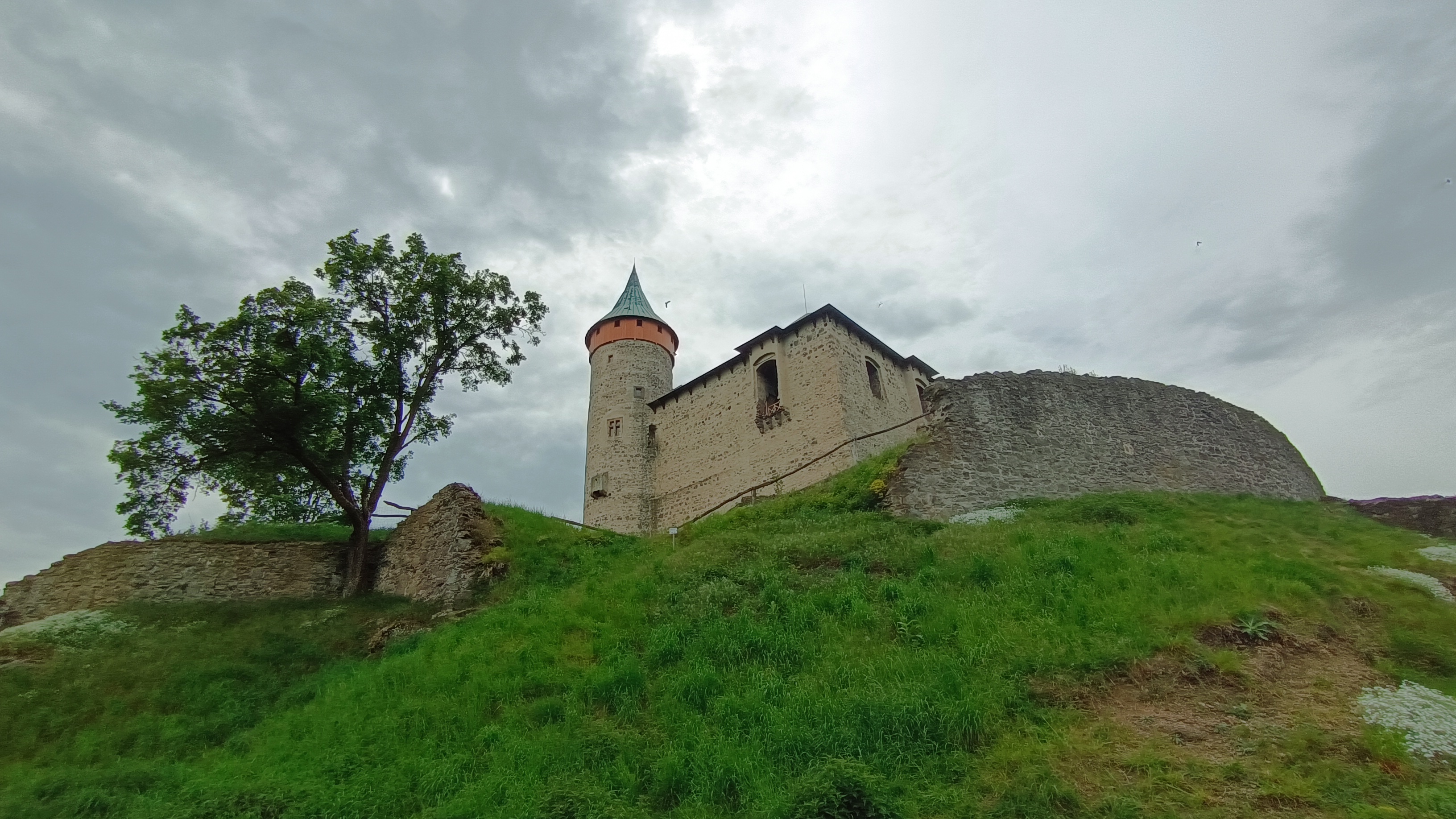 Státní hrad Kunětická hora foto 5