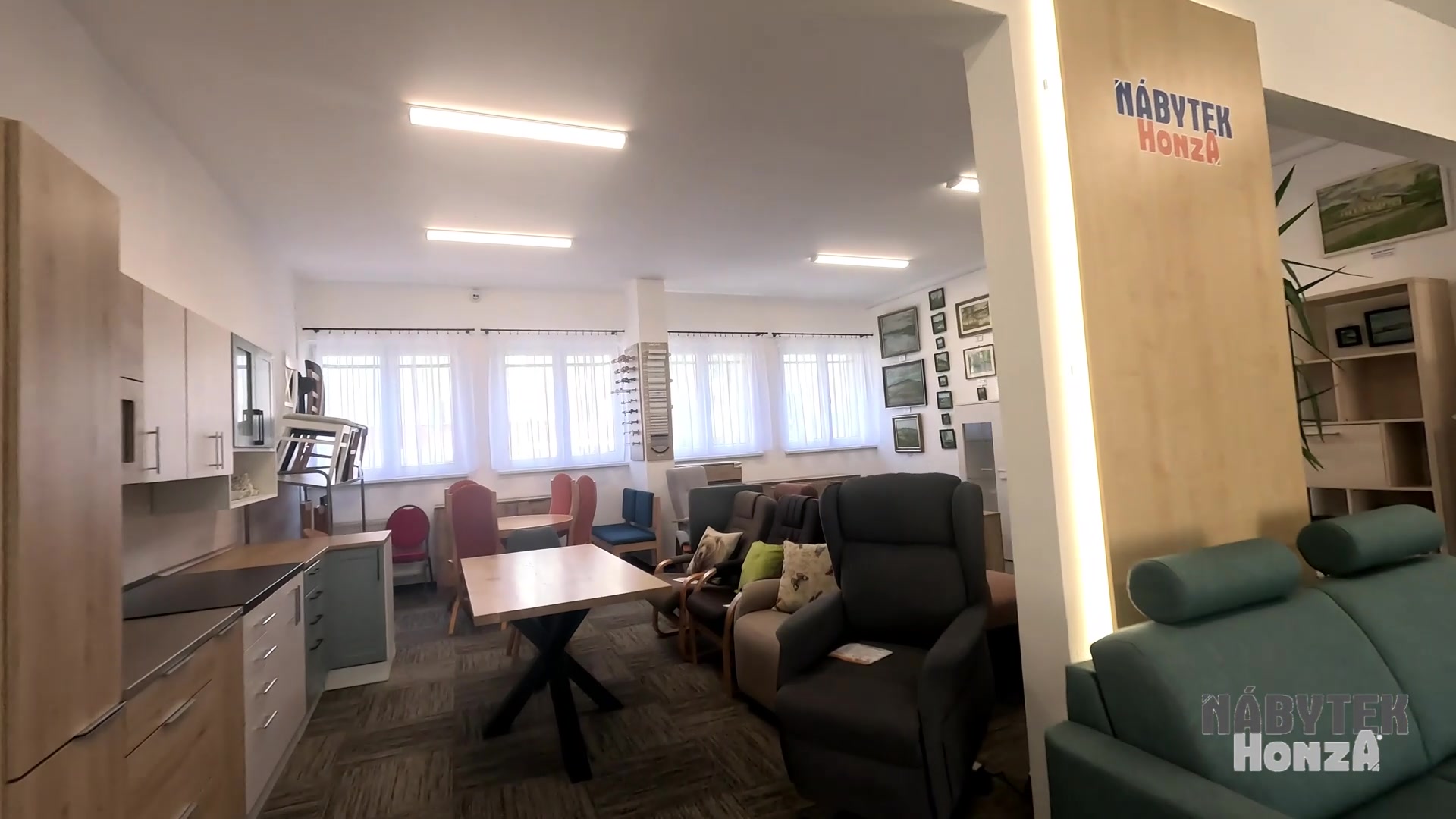 NÁBYTEK HONZA - ZDRAVÉ SPANÍ foto 2 (náhled videa)