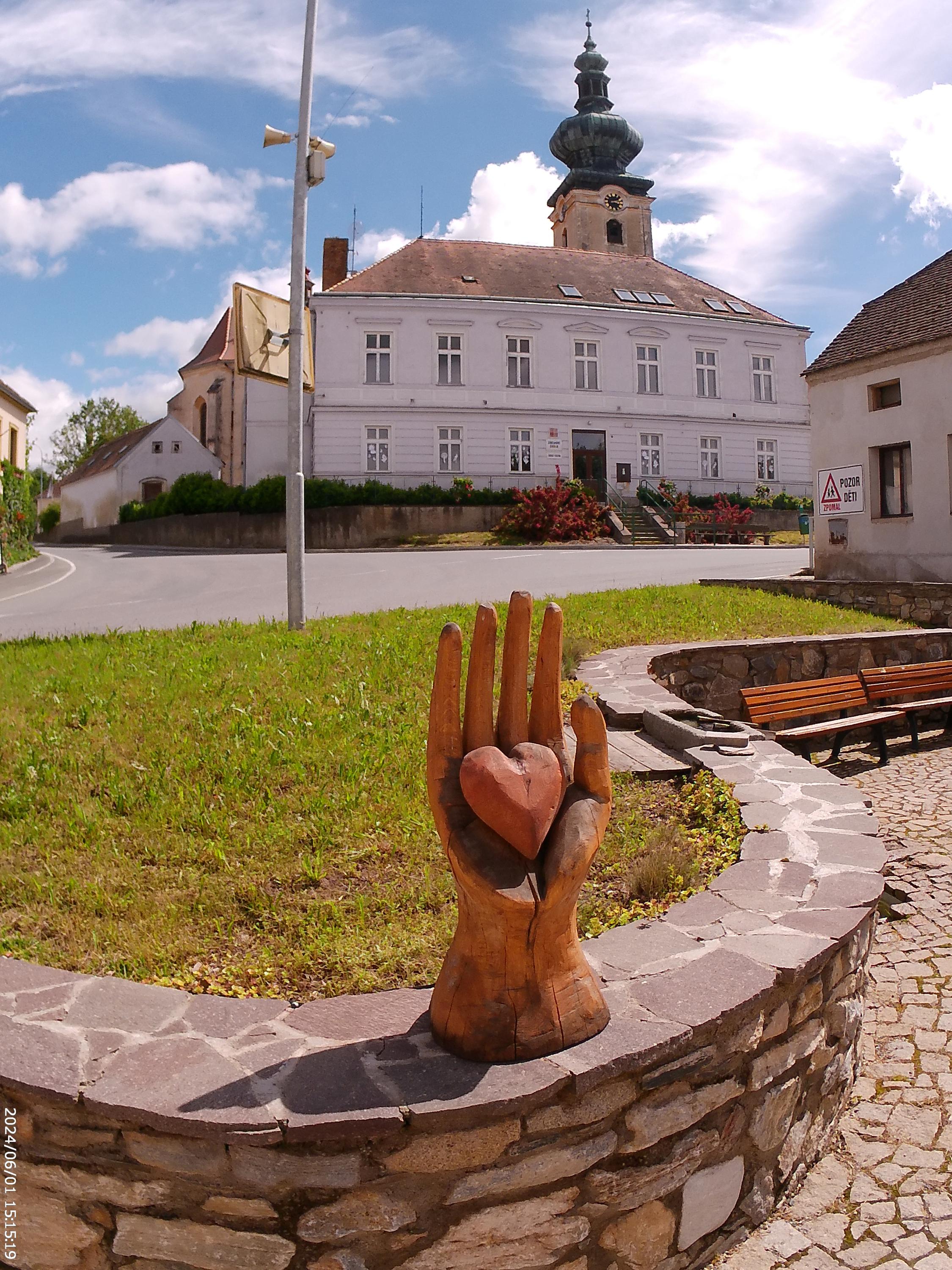 Dešná - obecní úřad foto 2