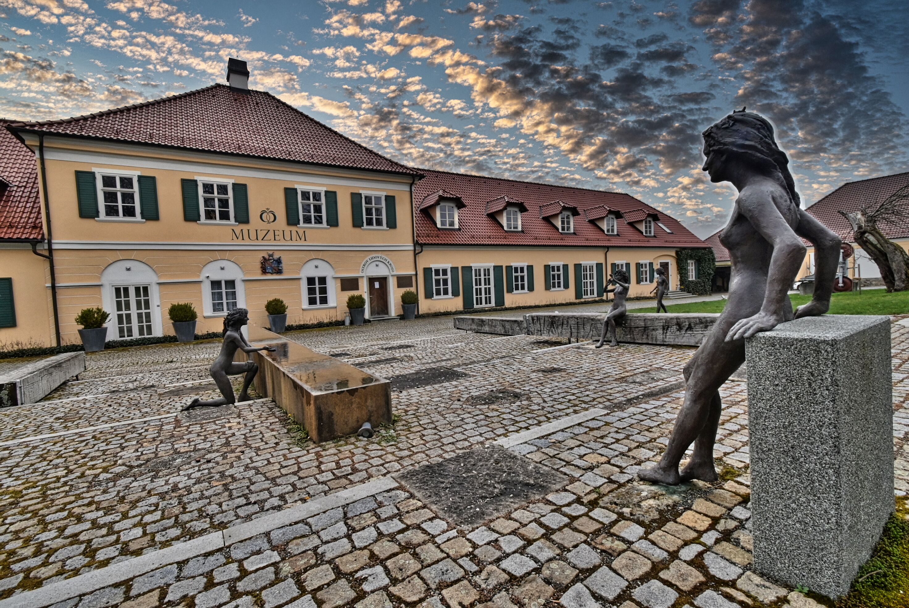 Muzeum Ostrov lidových krojů