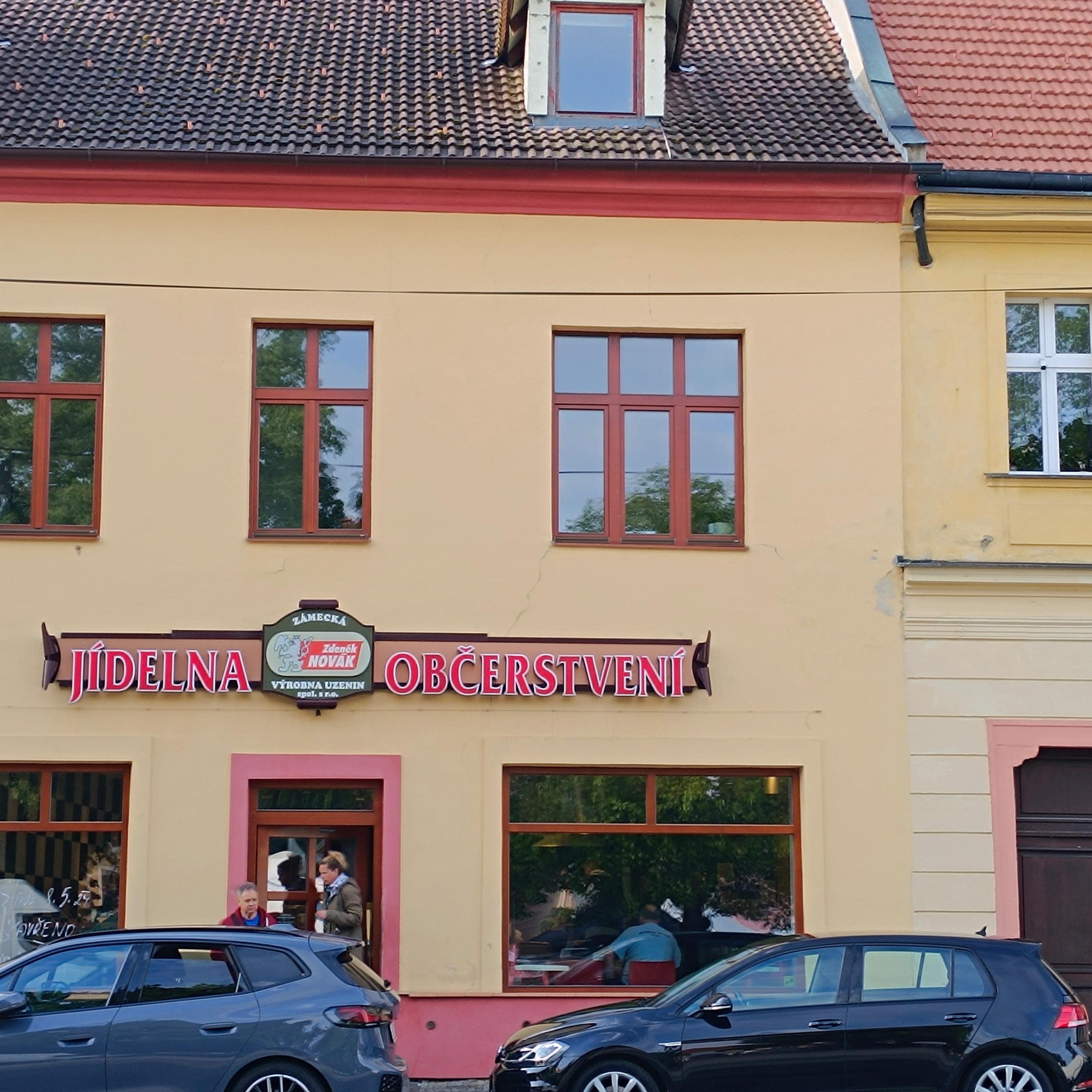 Zámecká výrobna uzenin / jídelna foto 3