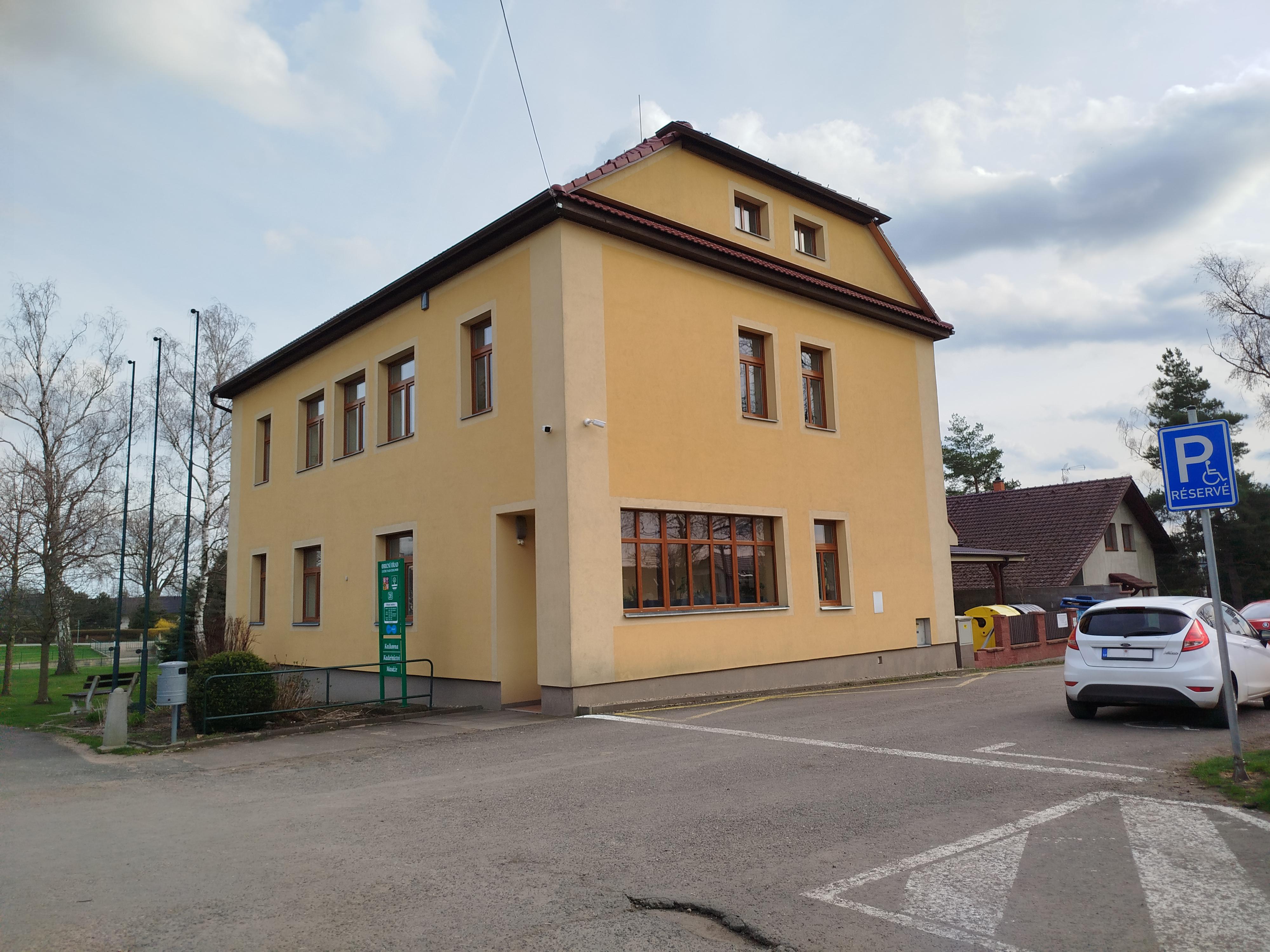 Obecní úřad Lužec nad Cidlinou foto 3