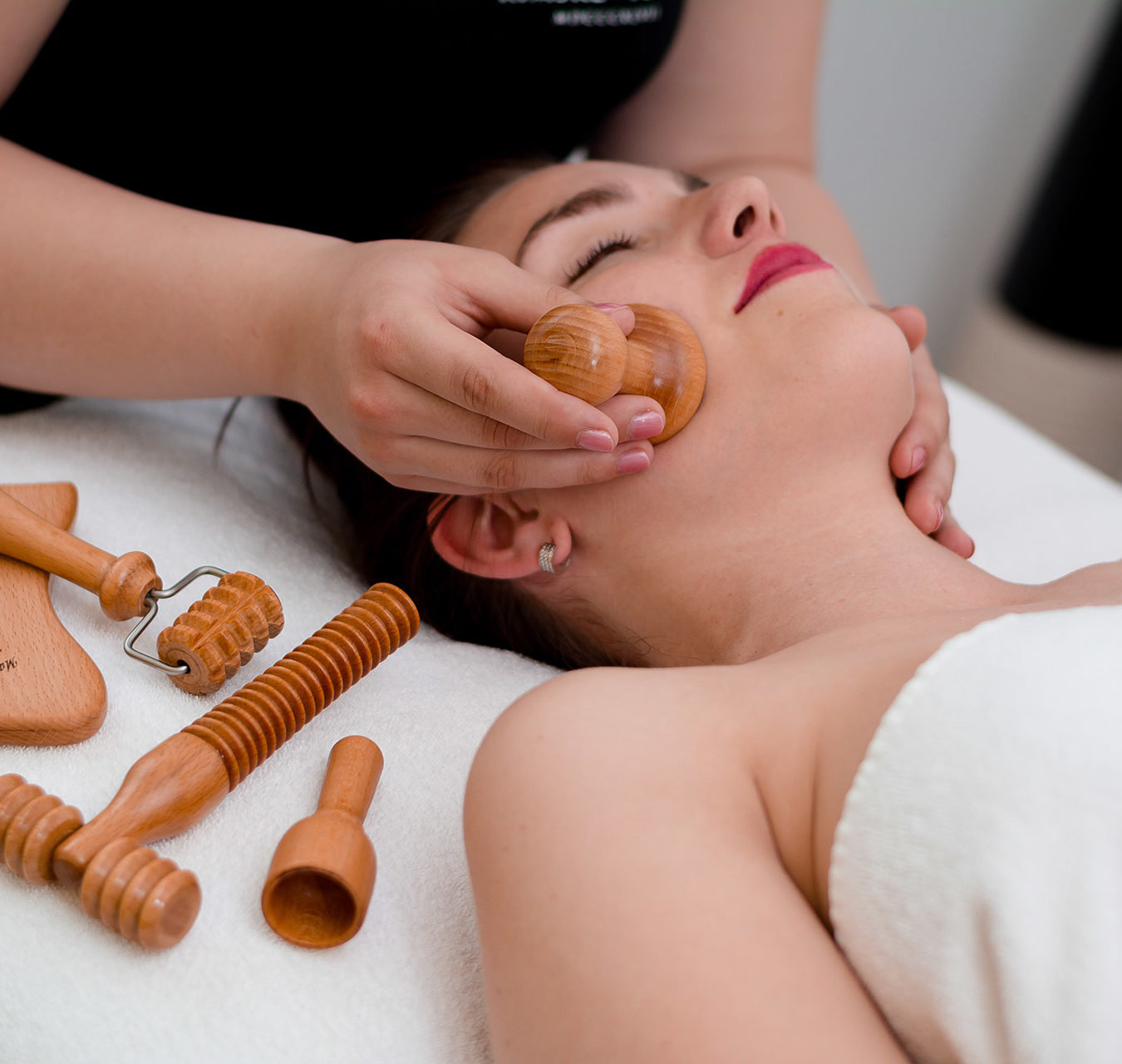 Maderoterapie tváře