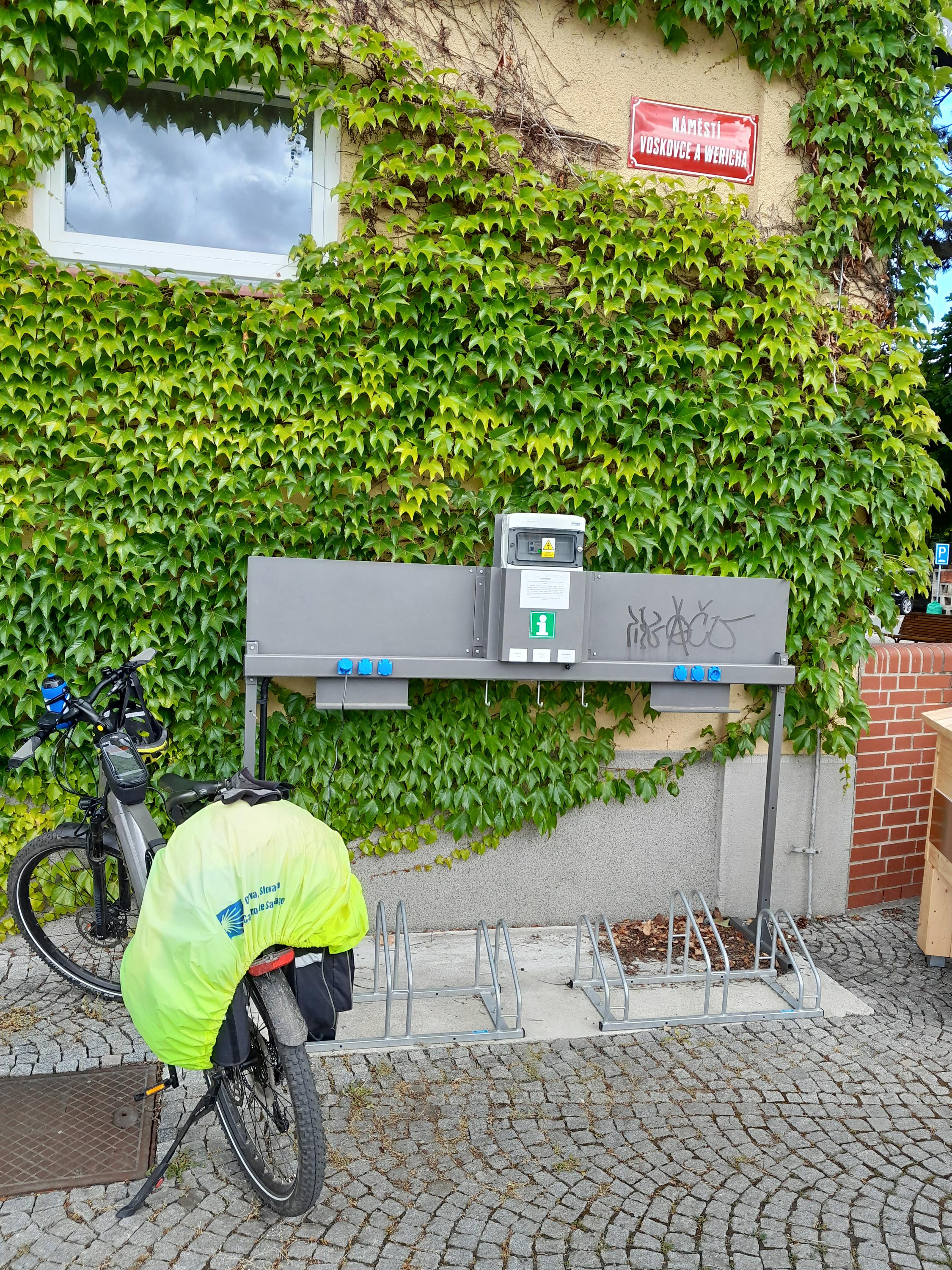 Nabíječka elektrokol Městská knihovna Sázava foto 2
