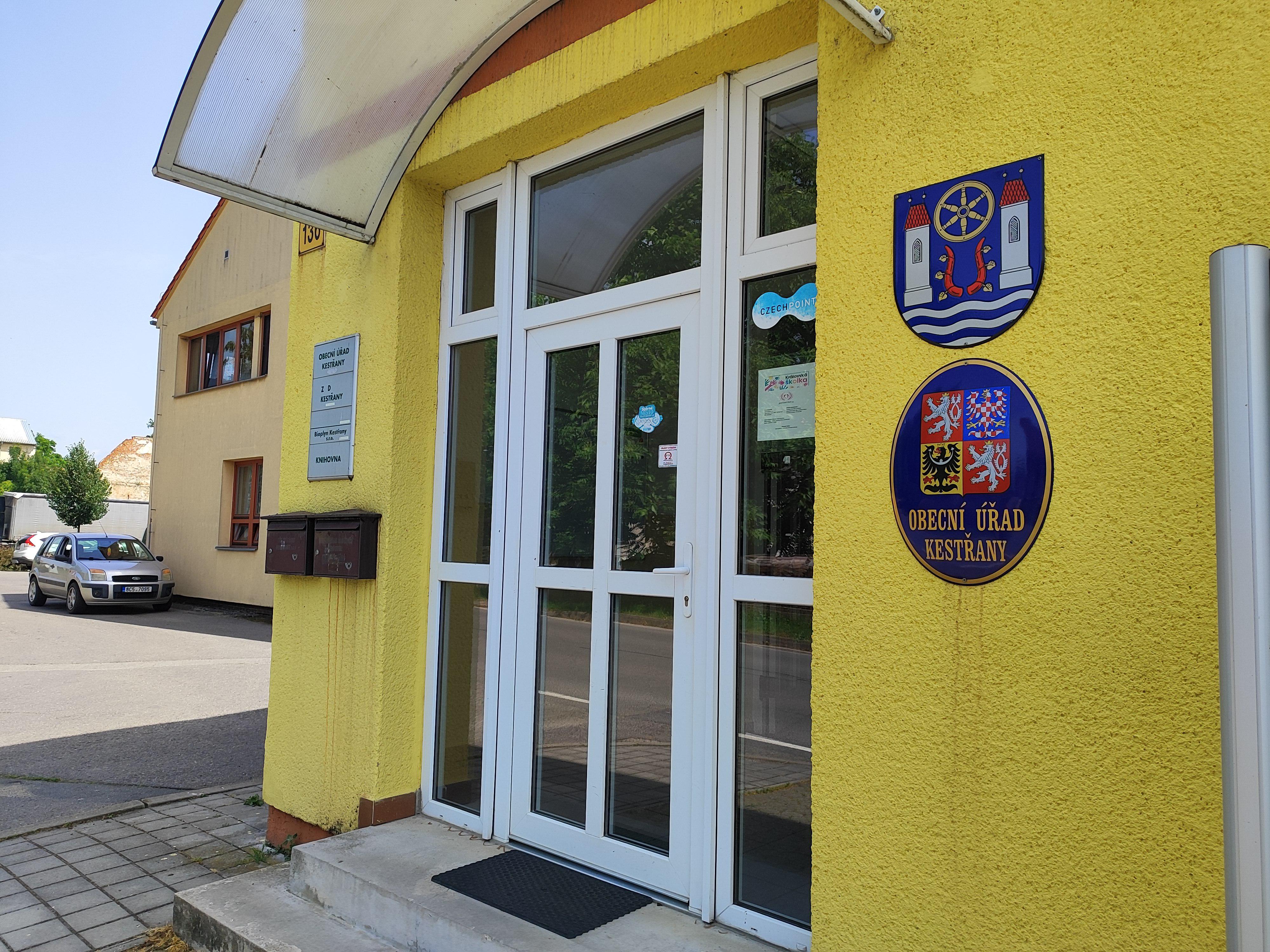 Kestřany - obecní úřad foto 2