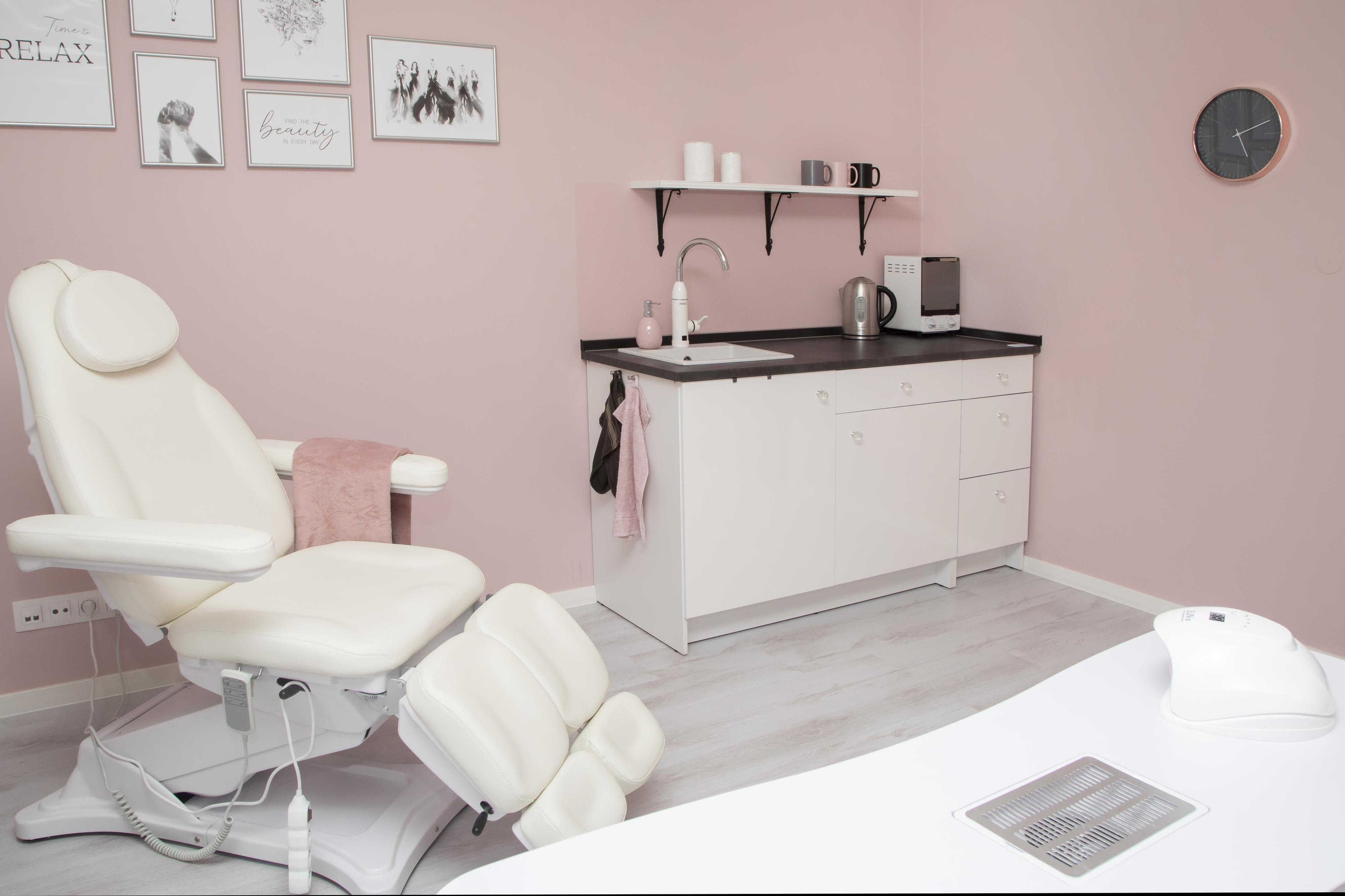 Vladěna Kubesová - pedikúra a nehtová modeláž