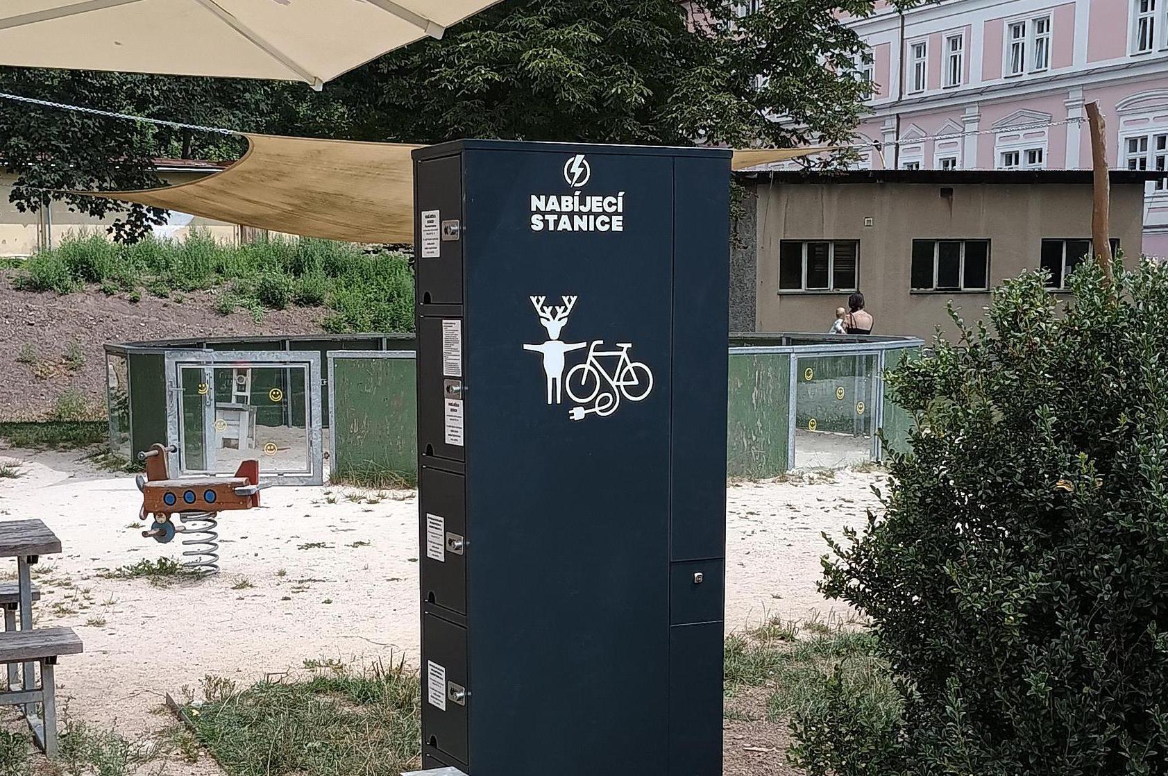 Nabíjecí stanice pro elektrokola a mobilní zařízení