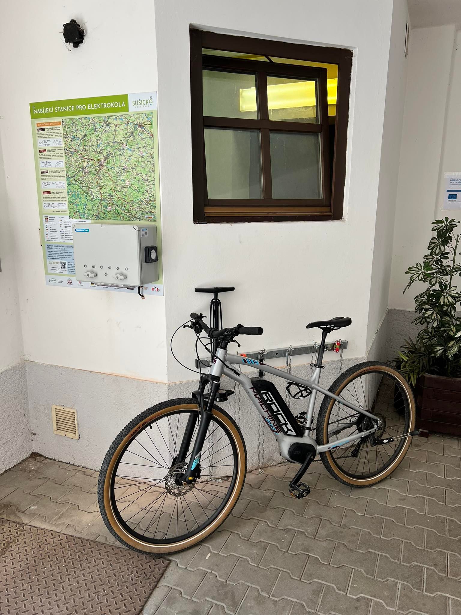 Nabíjecí stanice Obecní úřad Strašín foto 2