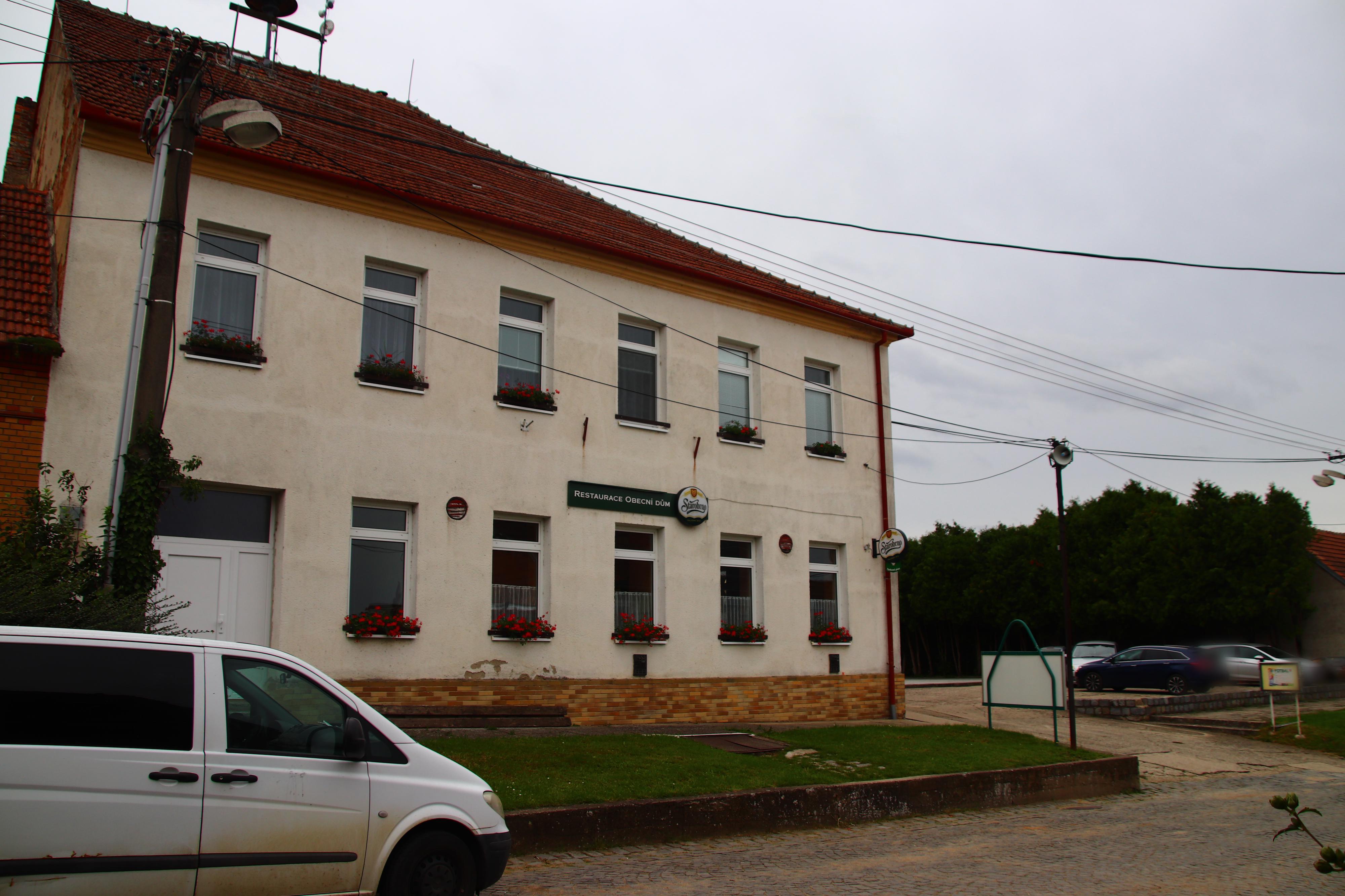 Křepice - obecní úřad foto 2