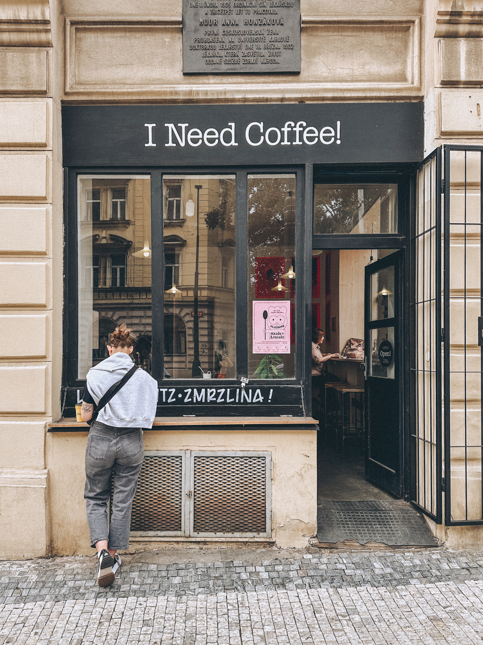 I Need Coffee foto 1