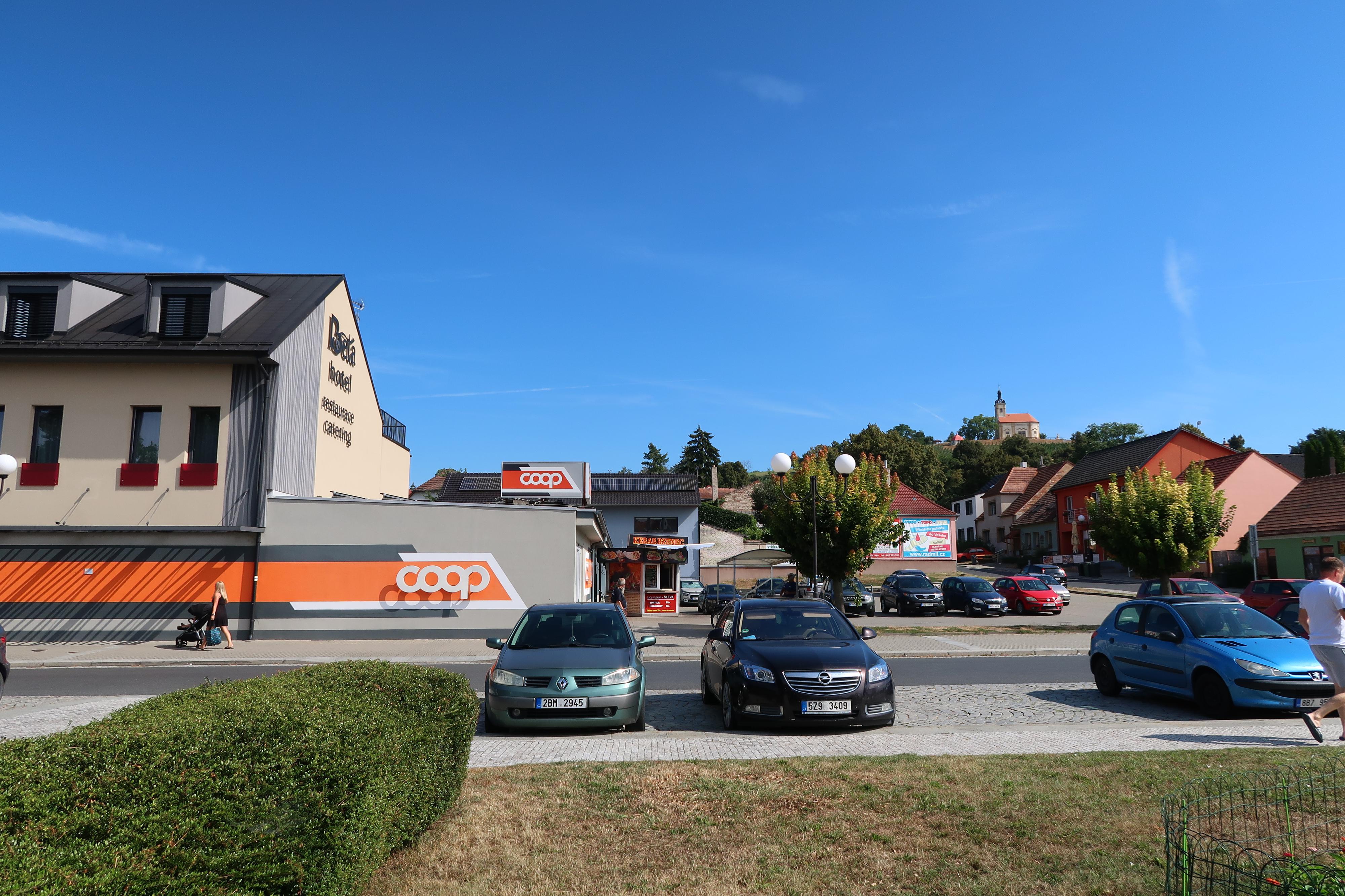 Jednota, spotřební družstvo v Hodoníně - COOP foto 3