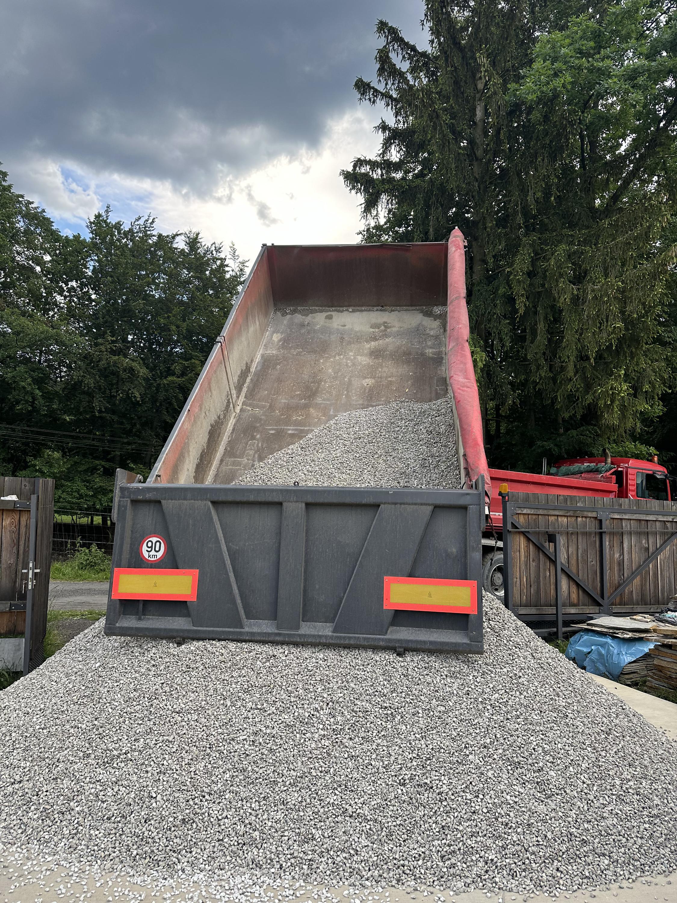 Tomáš Hala - Autodoprava sypkých materiálů foto 3