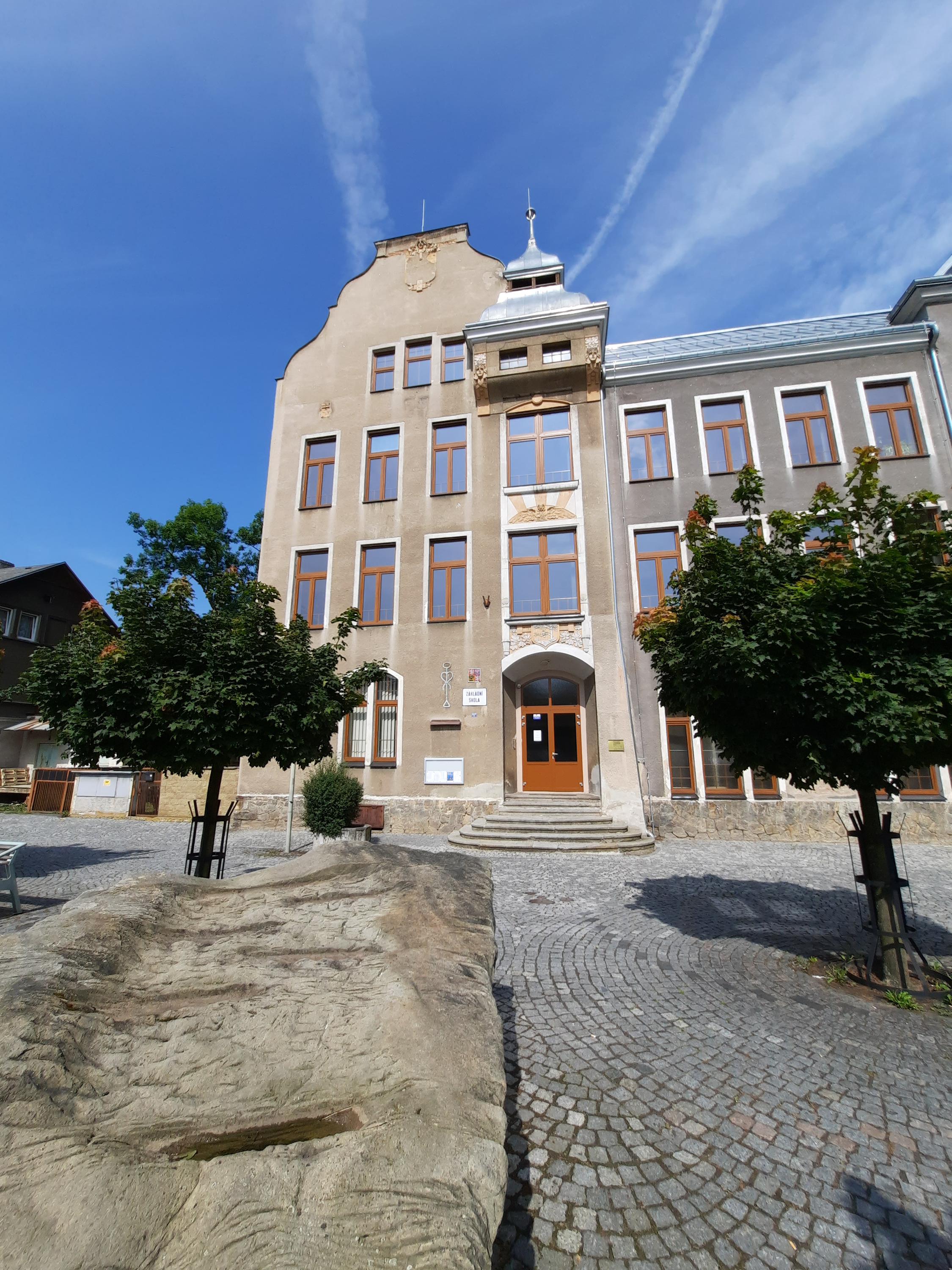 ZŠ a MŠ Jílové, Mírové nám. foto 4