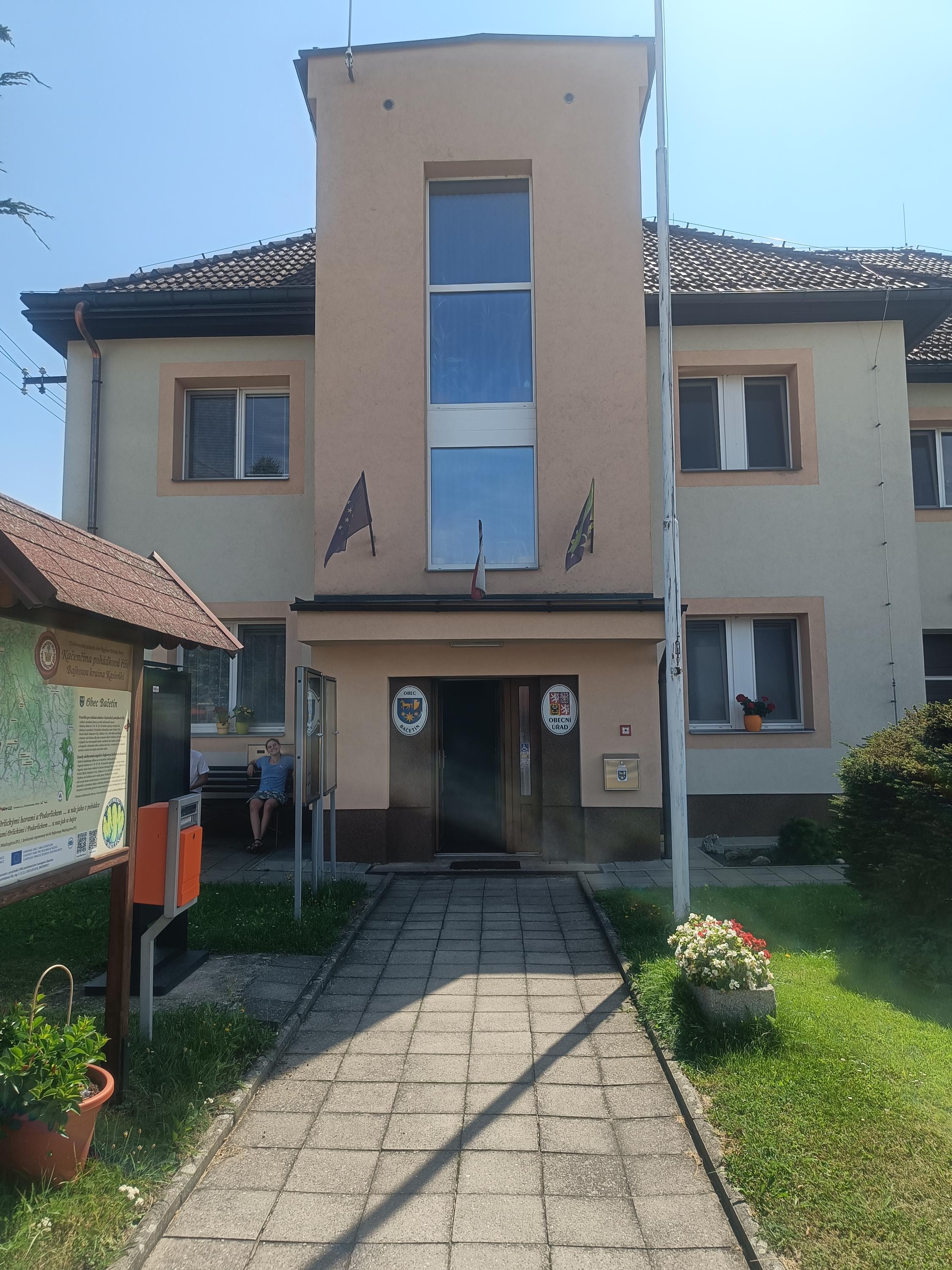 Bačetín - obecní úřad foto 4