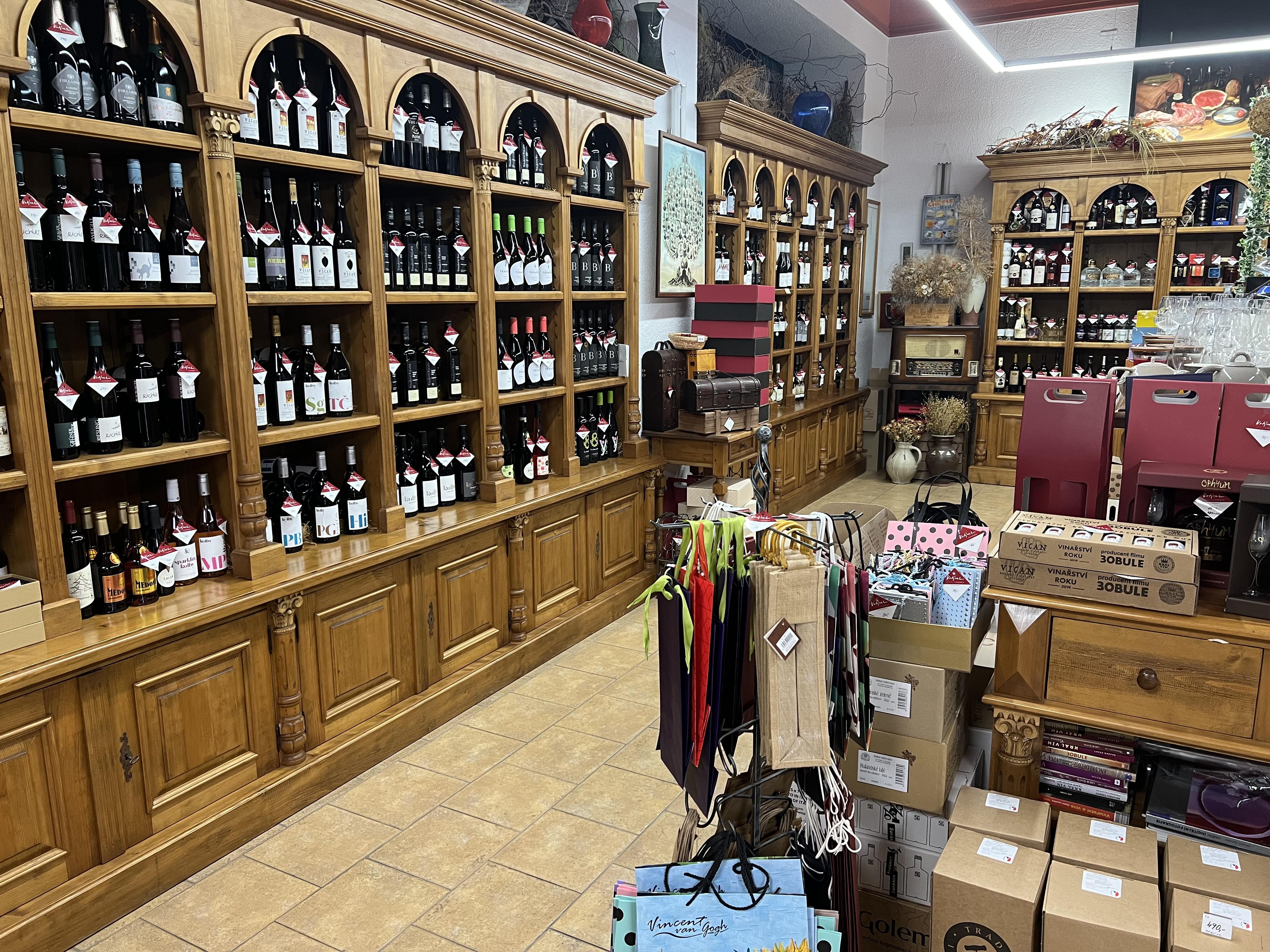 Vinotéka a Galerie Kotýnek foto 3
