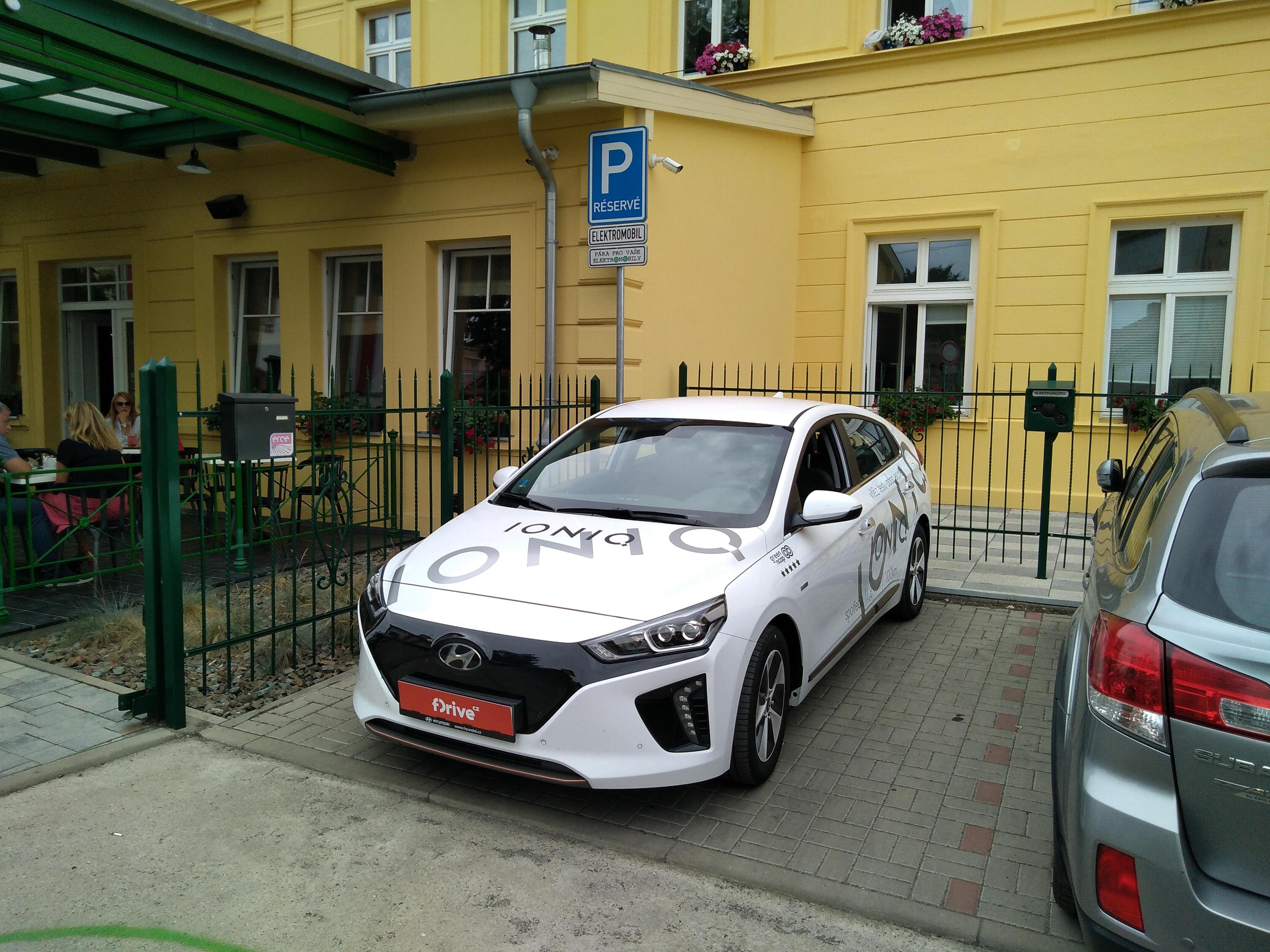 Káva s párou - Nabíjecí stanice foto 2