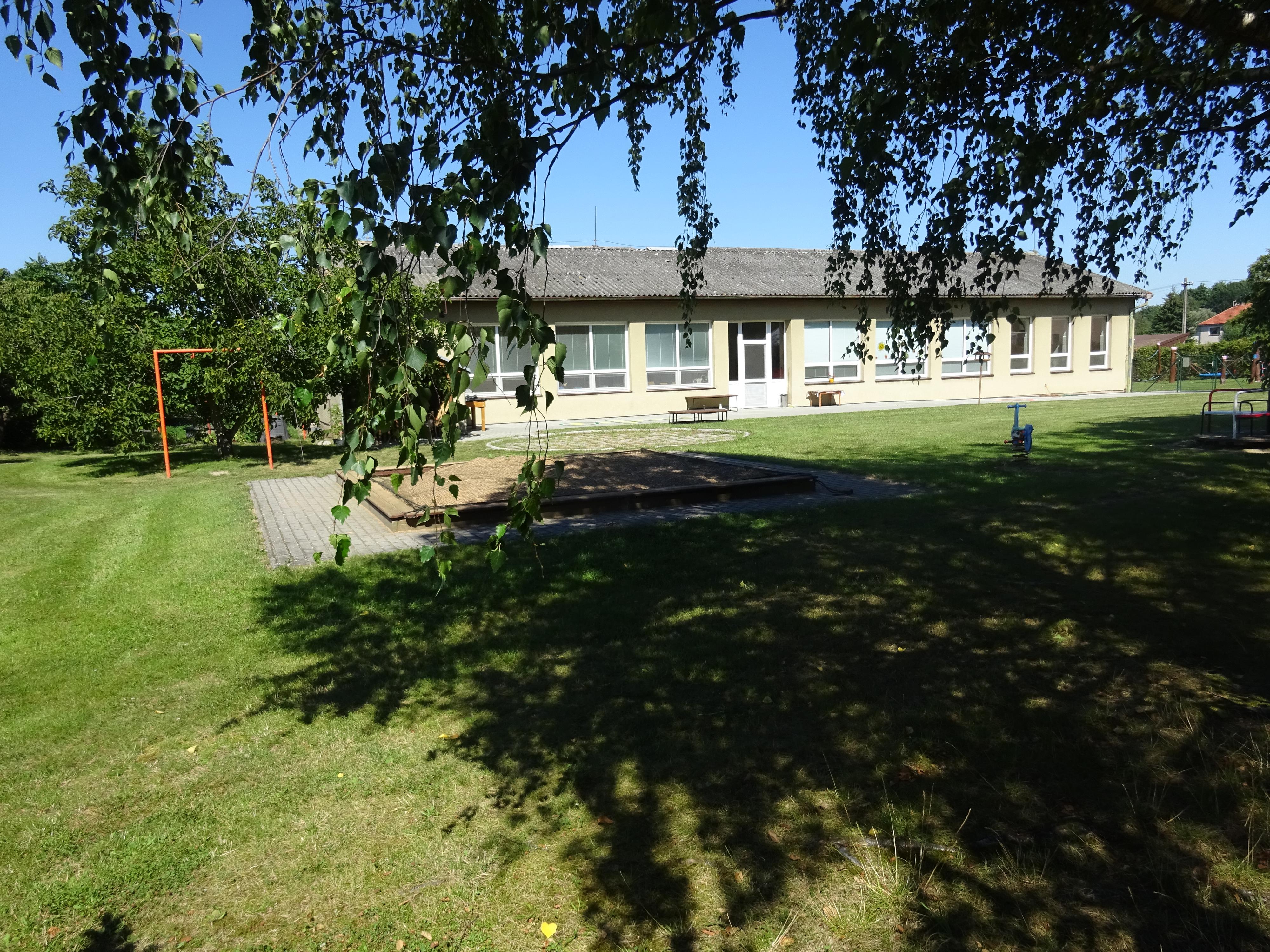 Mateřská škola Malé Výkleky, okres Pardubice foto 2