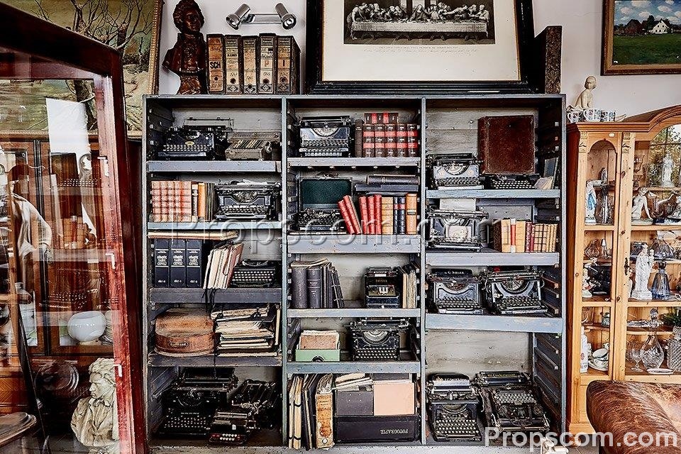 Propscom - půjčovna filmových rekvizit foto 4