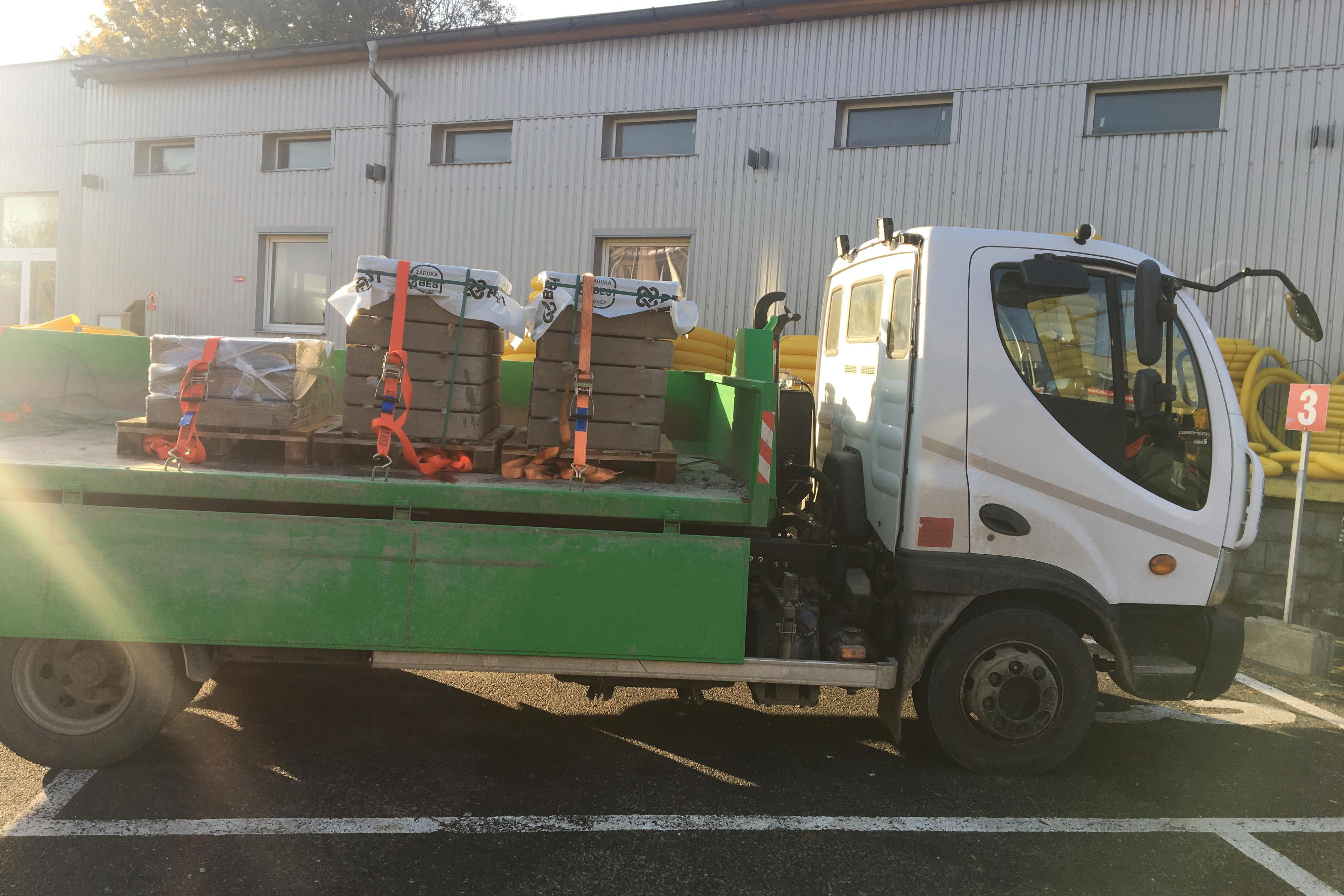 Dovoz stavebního materiálu