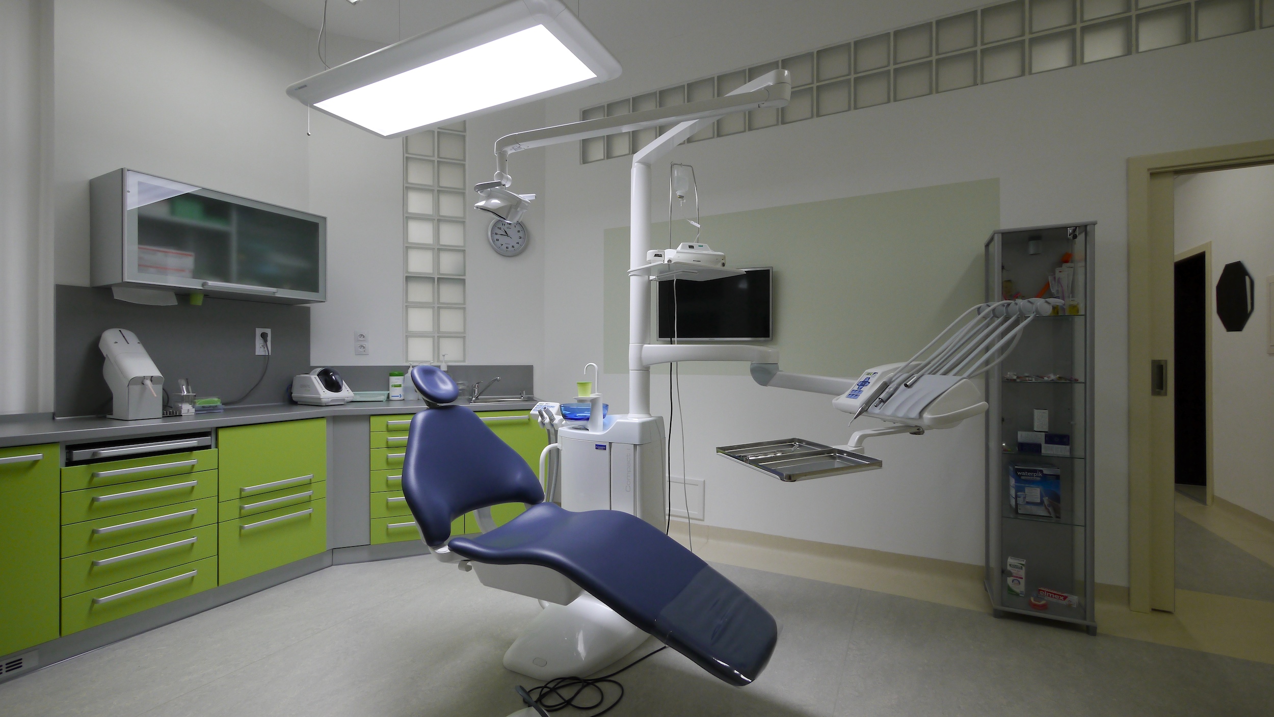 Dr. Zanoščuk & Son - zubní implantáty foto 6