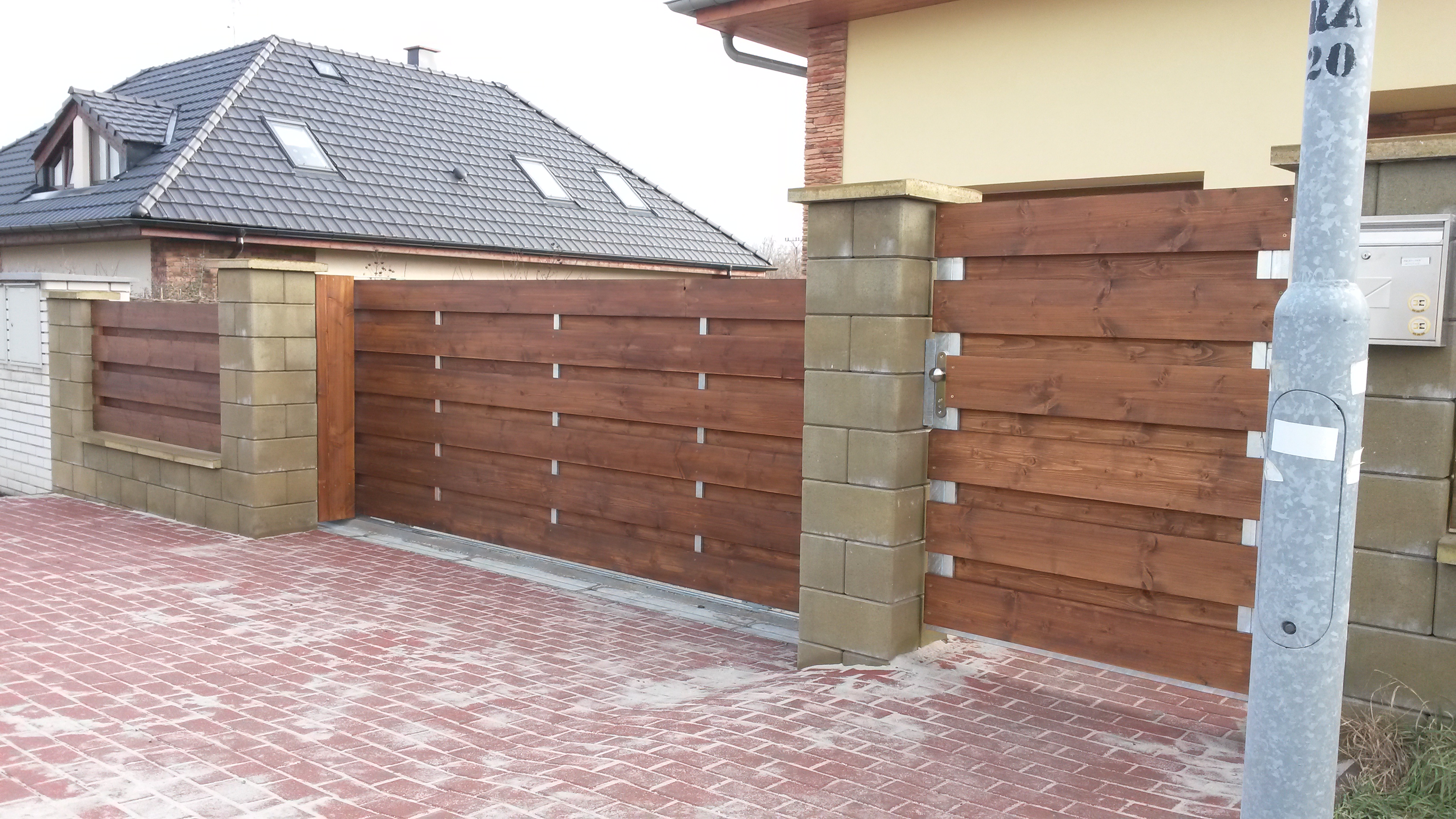 Martin Pfaur - vrata, brány, pergoly foto 2