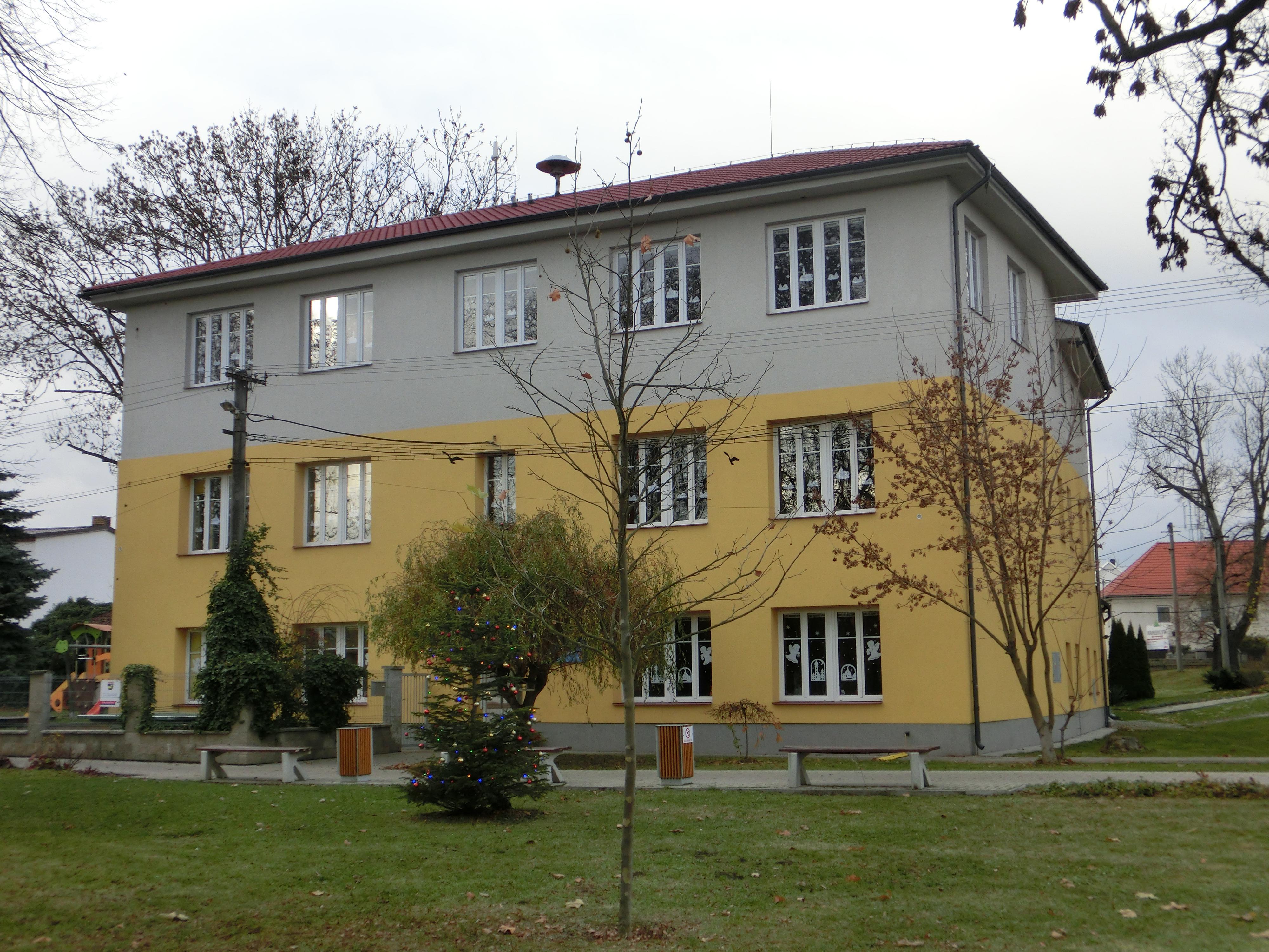 ZŠ a MŠ Chrášťany, okres Praha - západ foto 2