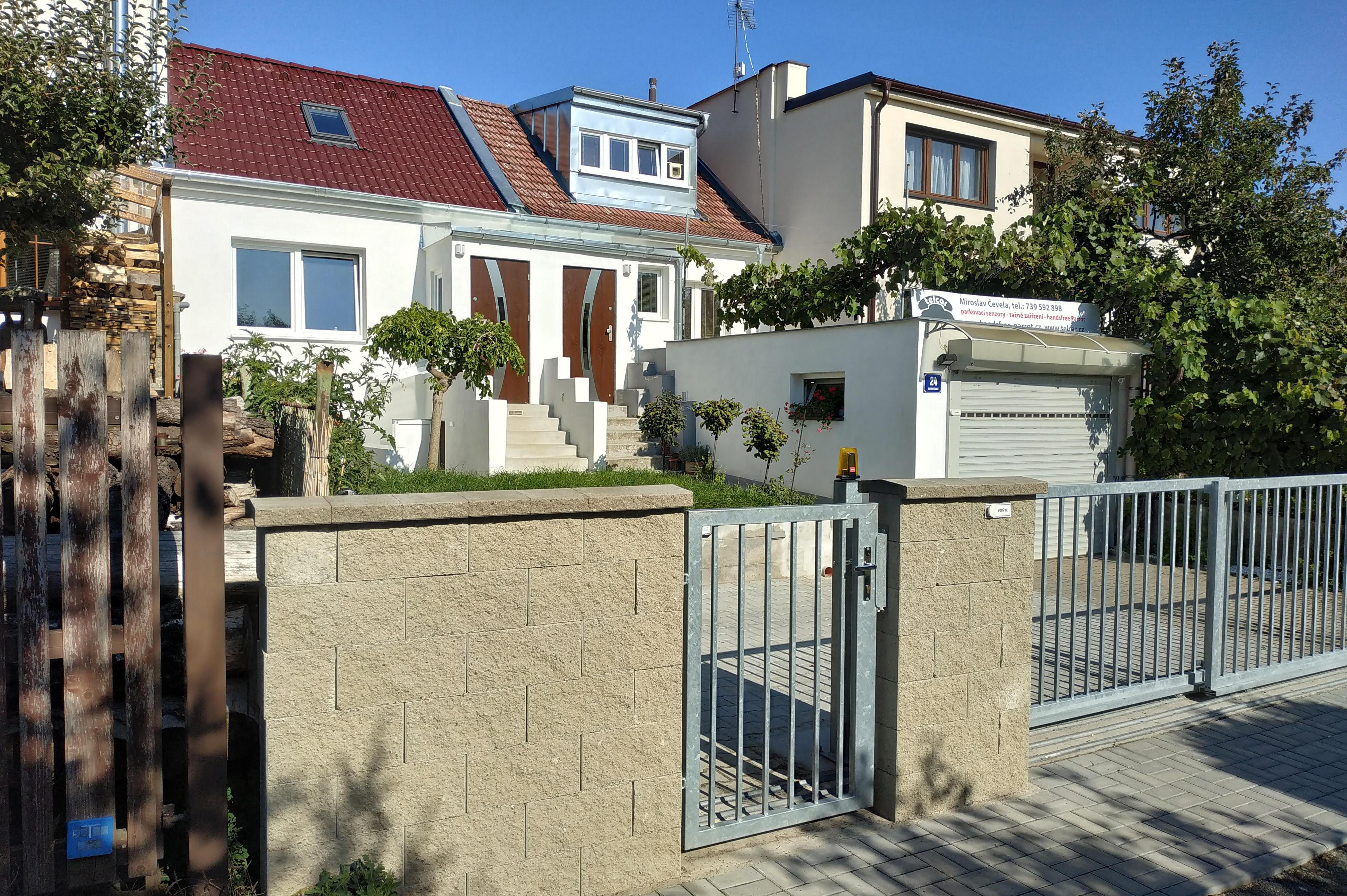 Miroslav Čevela - montáž tažného zařízení foto 1